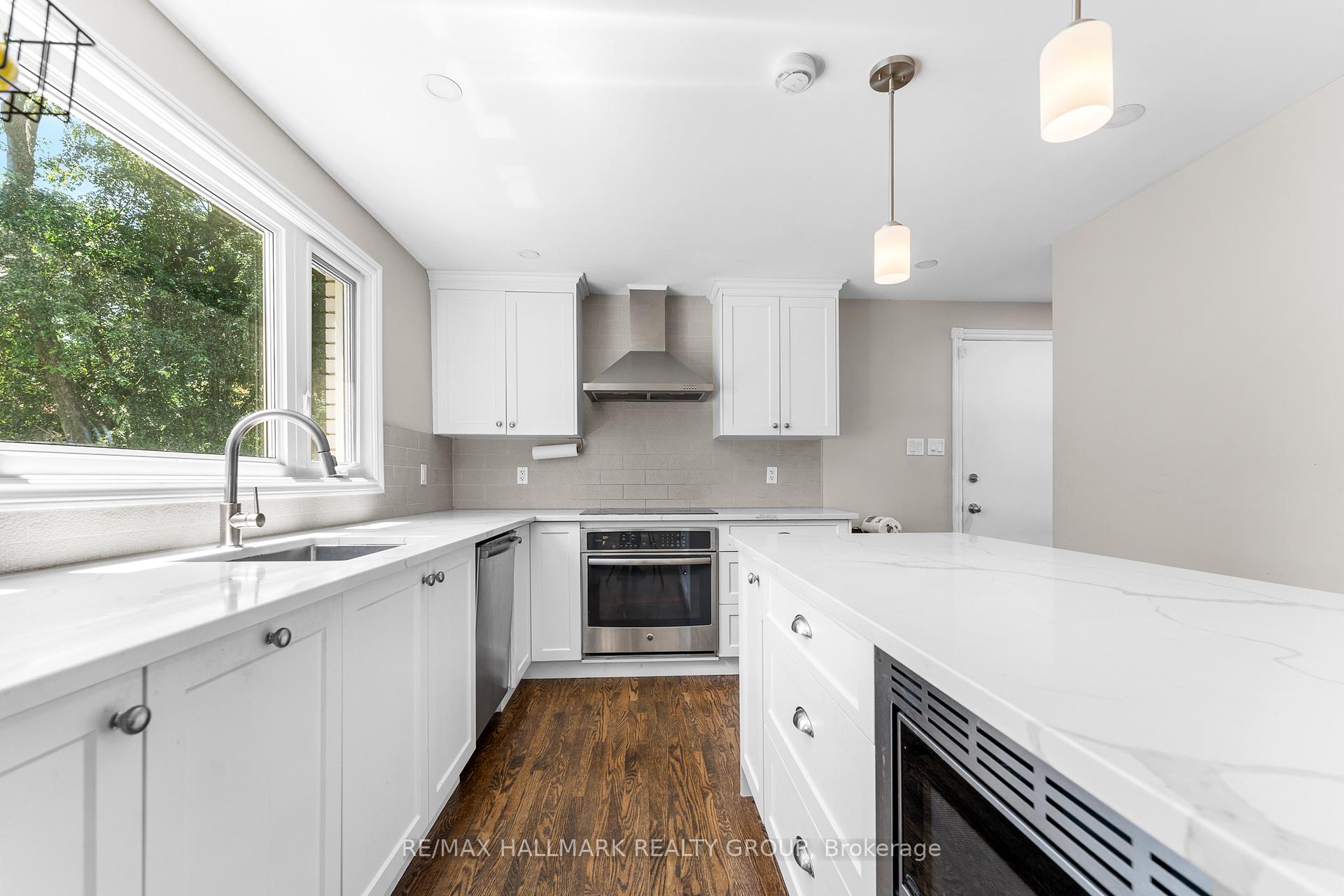 Photo 13 of 2018 Woodglen Crescent, Ottawa, Beacon Hill North — HOMEH