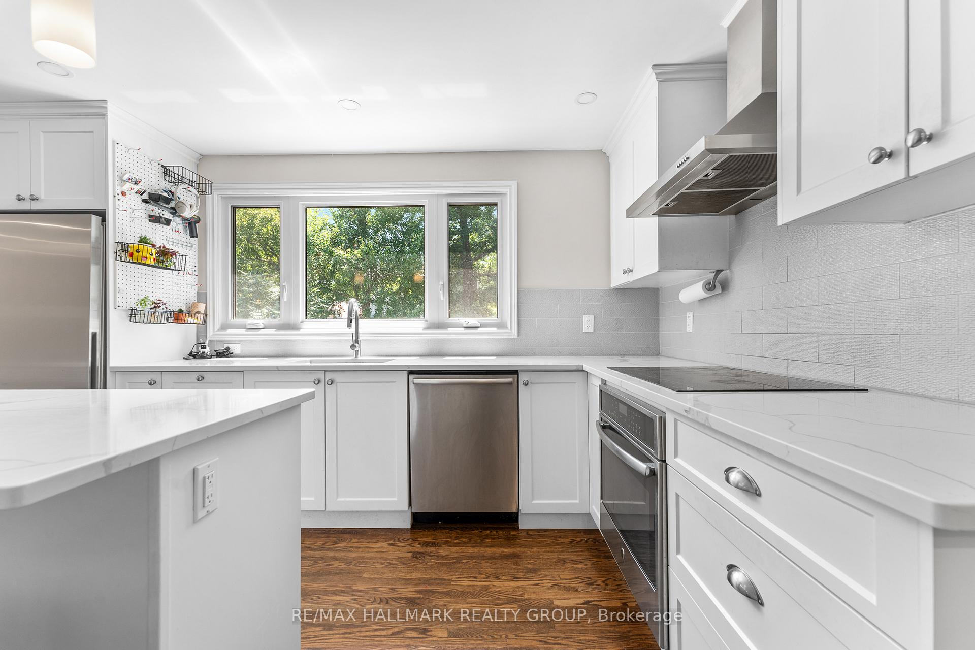 Photo 15 of 2018 Woodglen Crescent, Ottawa, Beacon Hill North — HOMEH