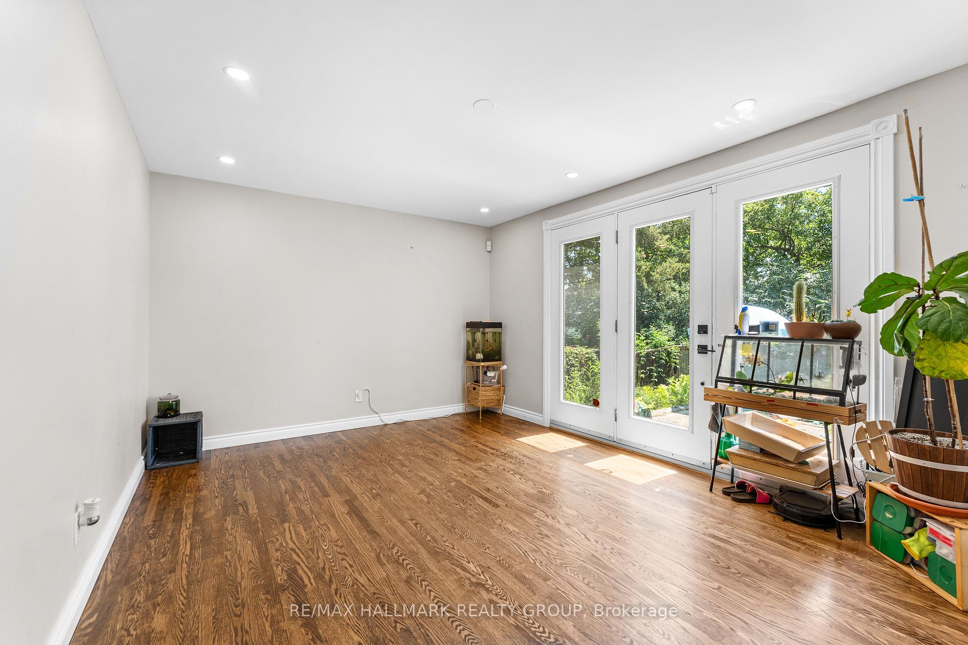 Photo 16 of 2018 Woodglen Crescent, Ottawa, Beacon Hill North — HOMEH