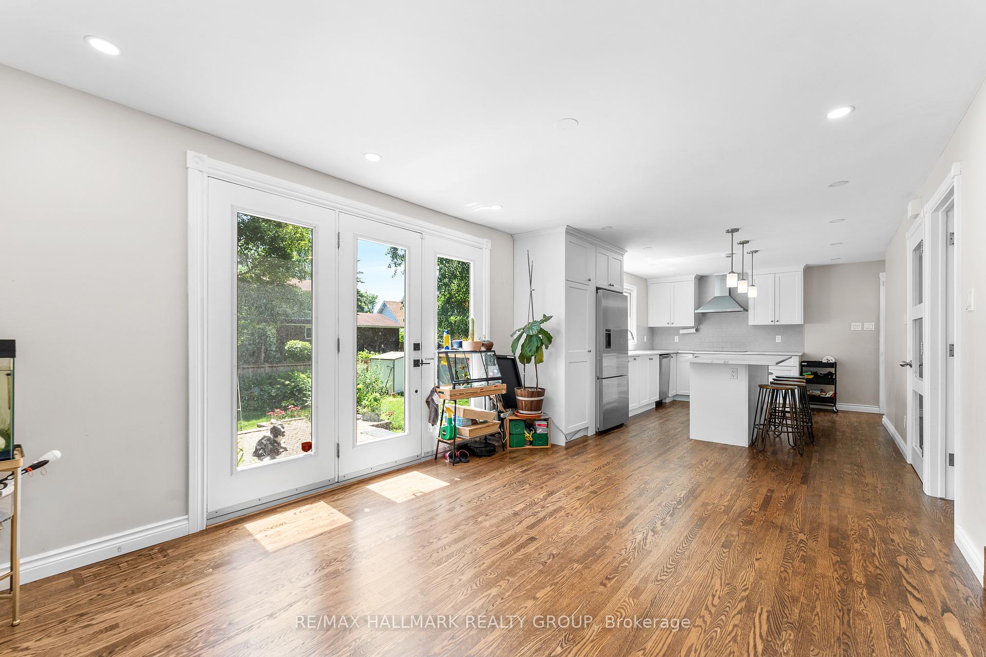 Photo 18 of 2018 Woodglen Crescent, Ottawa, Beacon Hill North — HOMEH