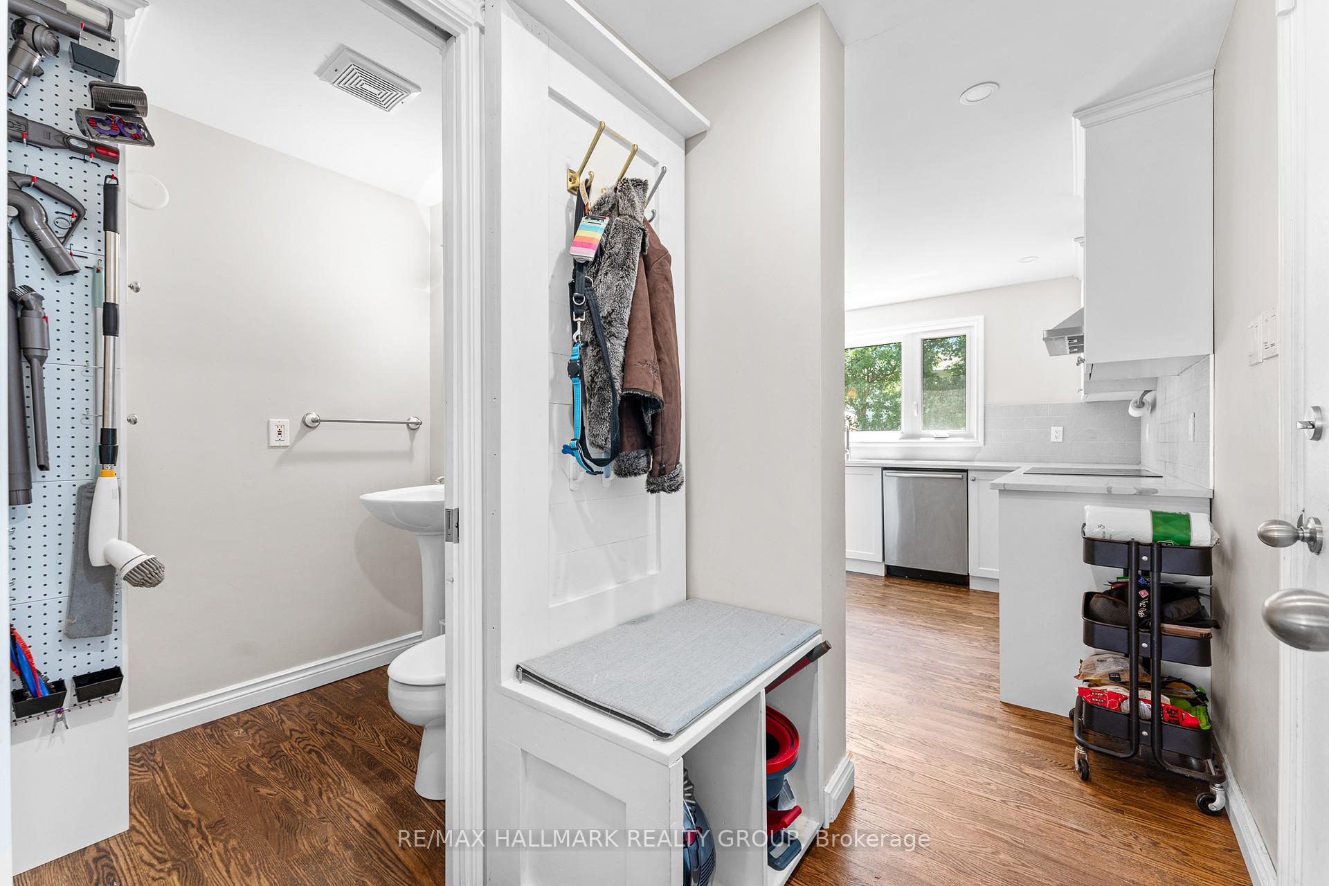 Photo 19 of 2018 Woodglen Crescent, Ottawa, Beacon Hill North — HOMEH