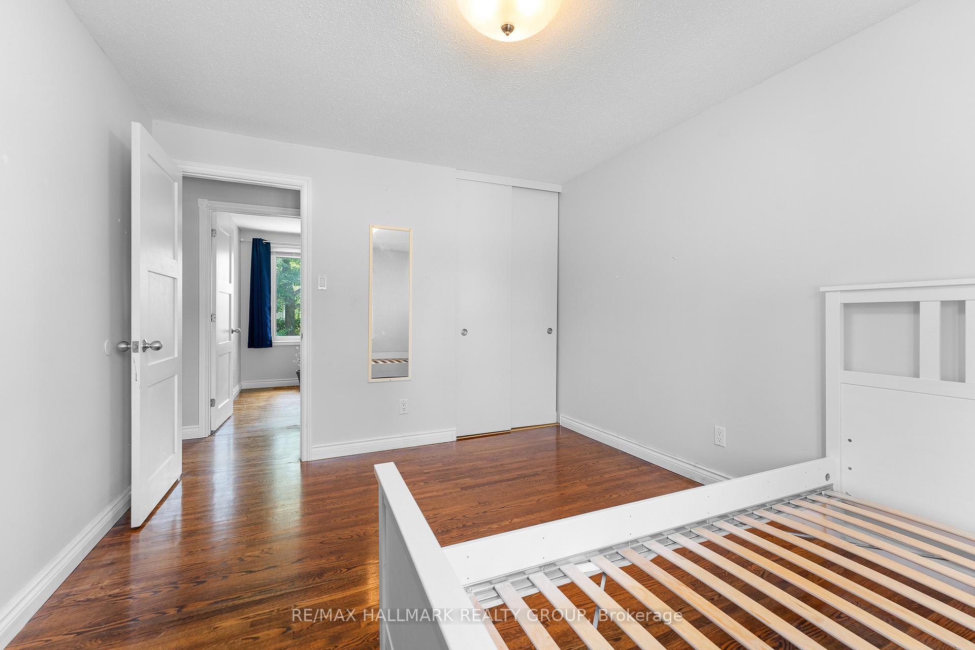 Photo 32 of 2018 Woodglen Crescent, Ottawa, Beacon Hill North — HOMEH