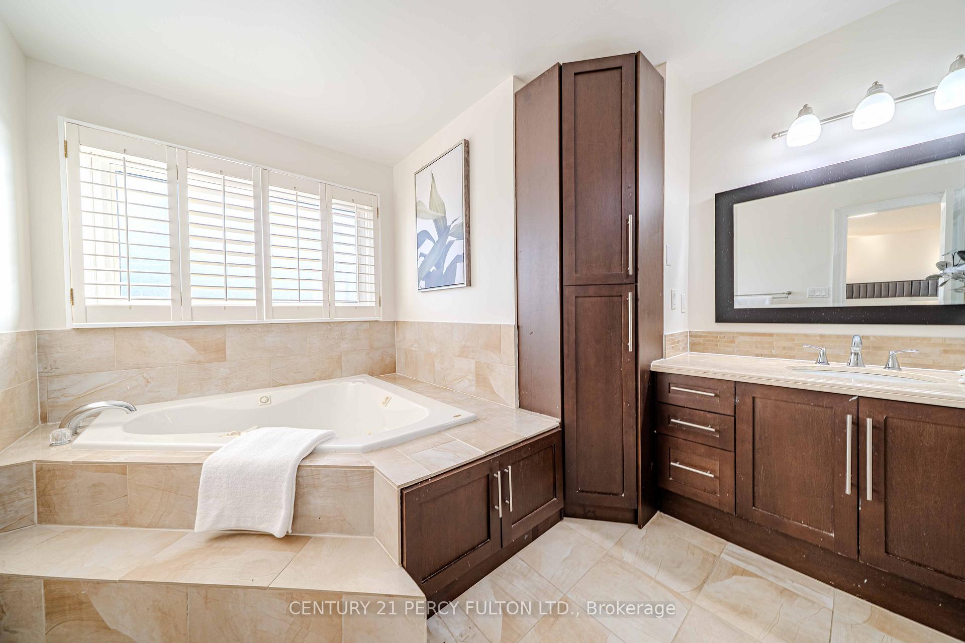 Photo 19 of 45 Oak Knolls Crescent, Scarborough, Rouge — HOMEH
