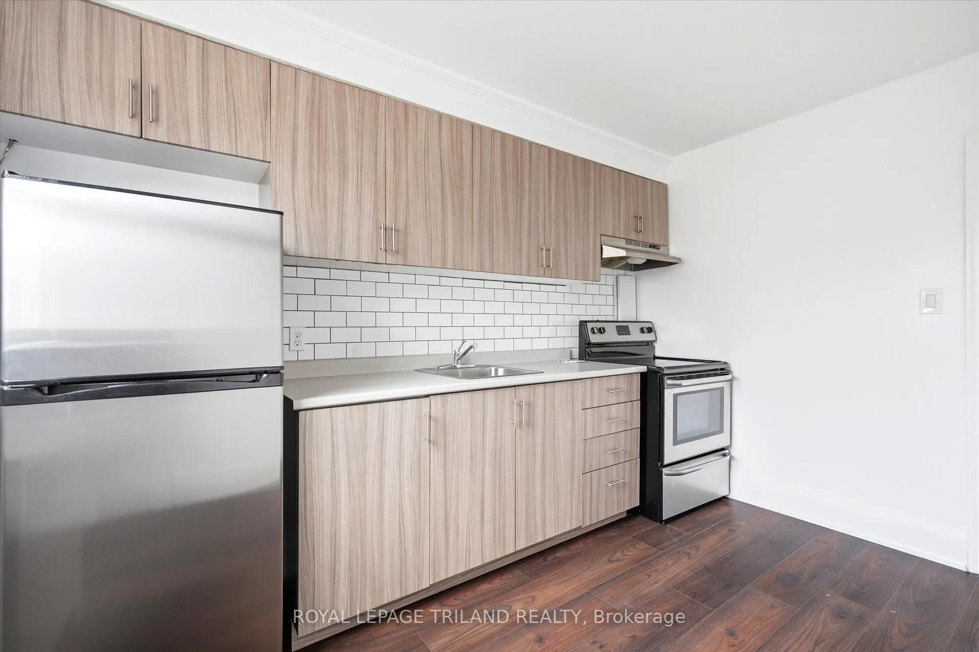 Photo 6 of Unit 6, 310 Speedvale Avenue E, Guelph, Riverside Park — HOMEH