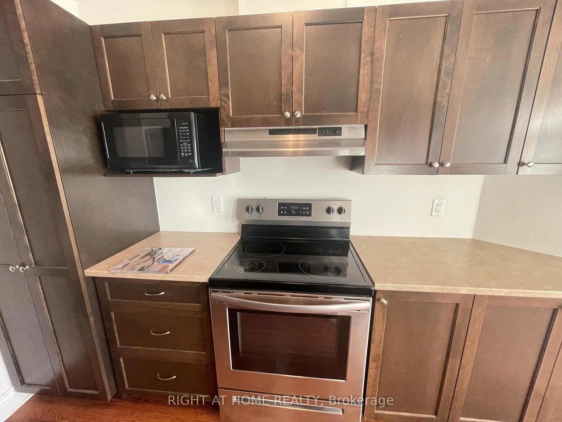 Photo 10 of 28 Desmond Trudeau Drive, Arnprior — HOMEH