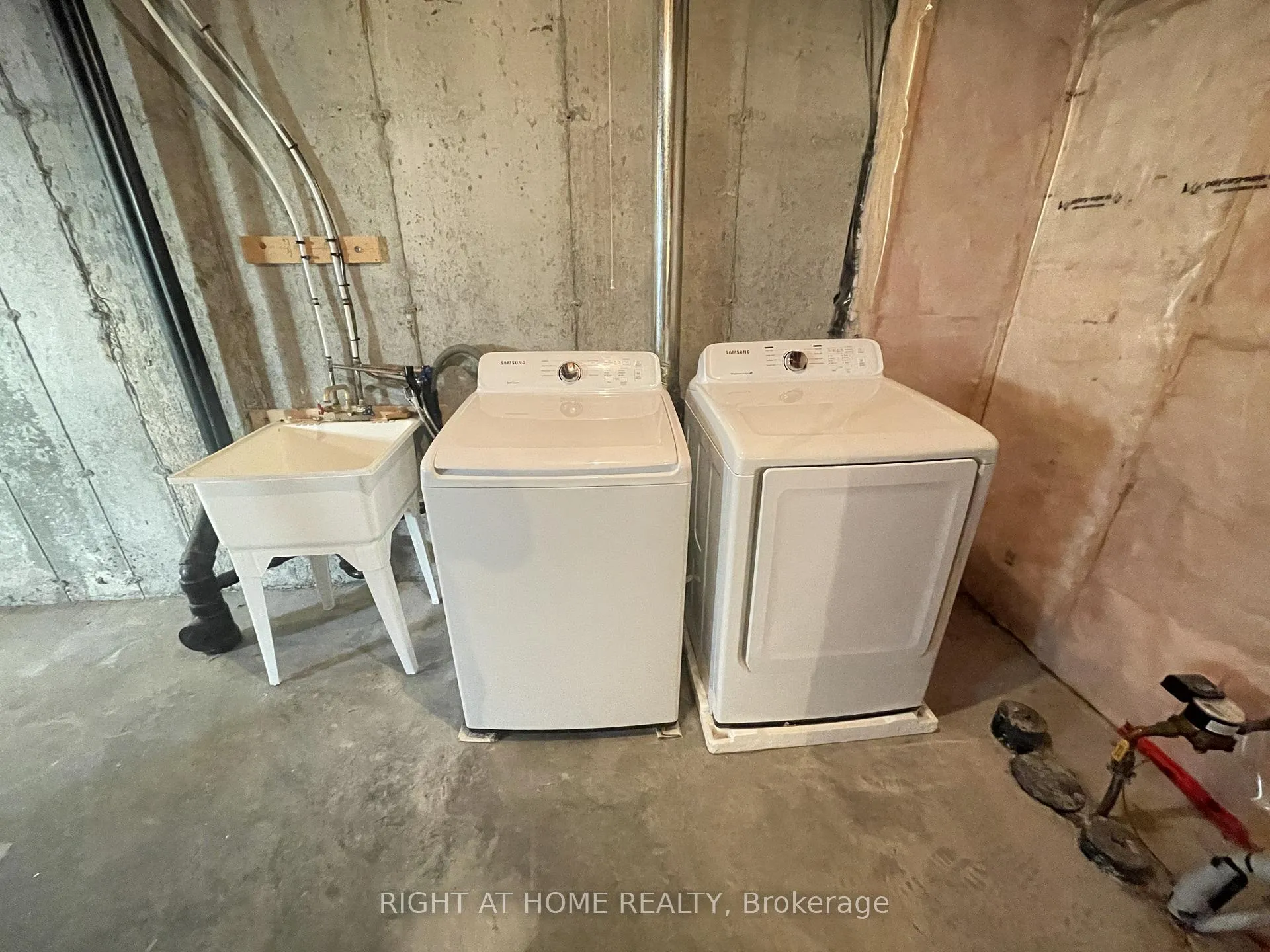 Photo 23 of 28 Desmond Trudeau Drive, Arnprior — HOMEH