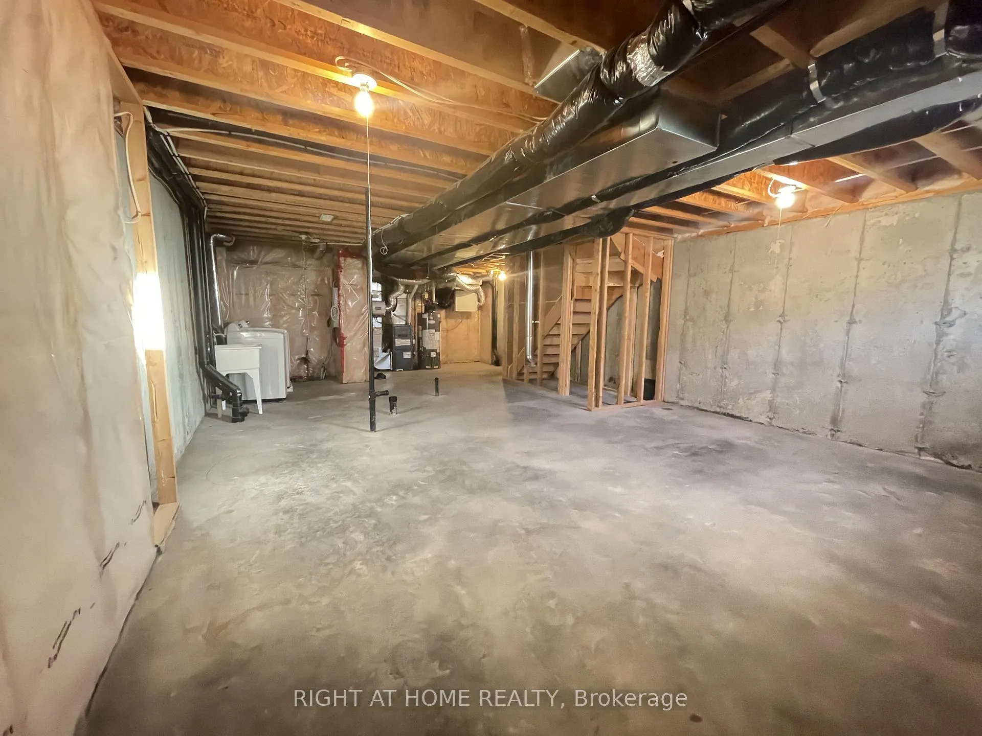Photo 24 of 28 Desmond Trudeau Drive, Arnprior — HOMEH