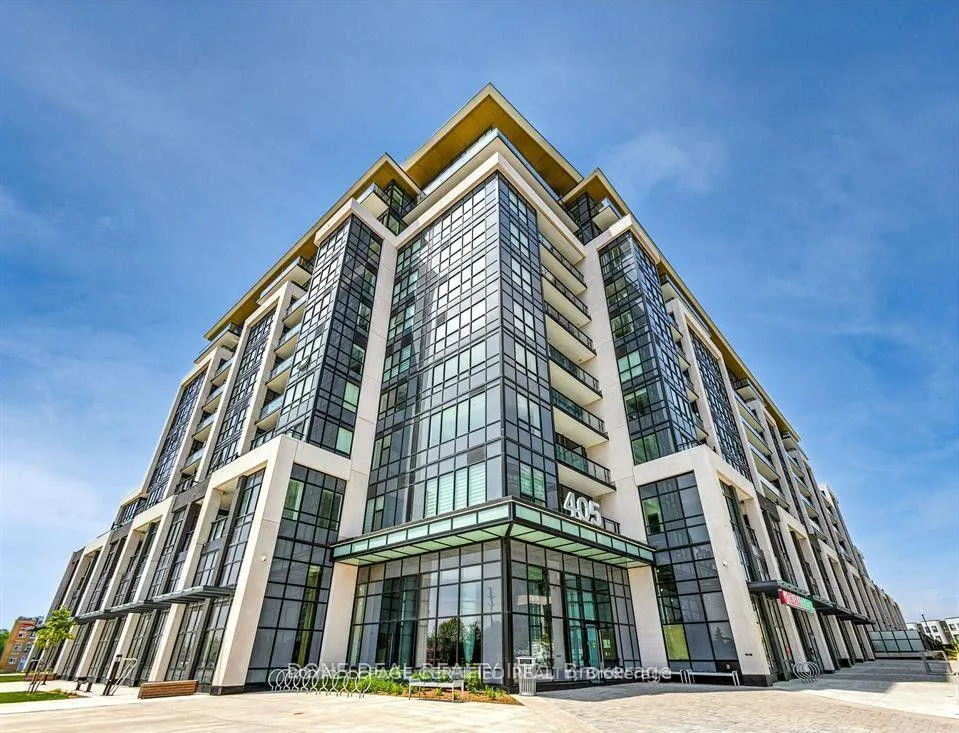 Front of Unit 722, 405 Dundas Street W