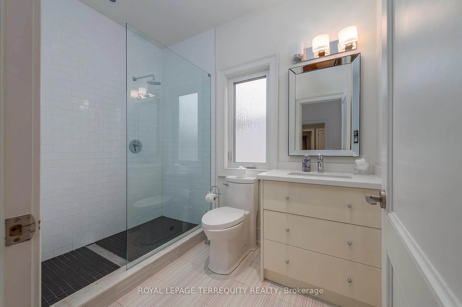 Photo 30 of 72 Eagle Road, Etobicoke, Stonegate-Queensway — HOMEH
