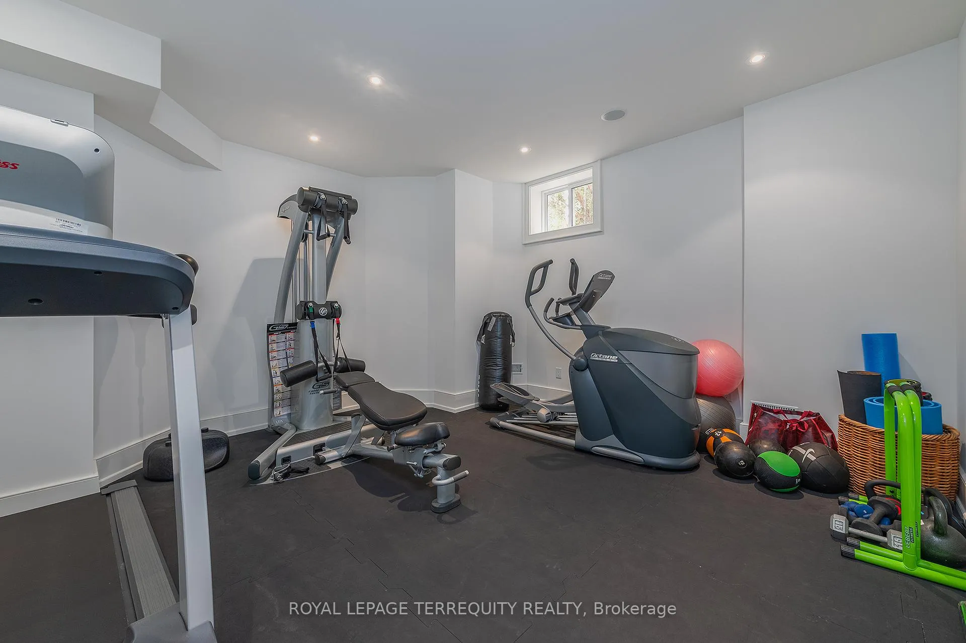 Photo 36 of 72 Eagle Road, Etobicoke, Stonegate-Queensway — HOMEH