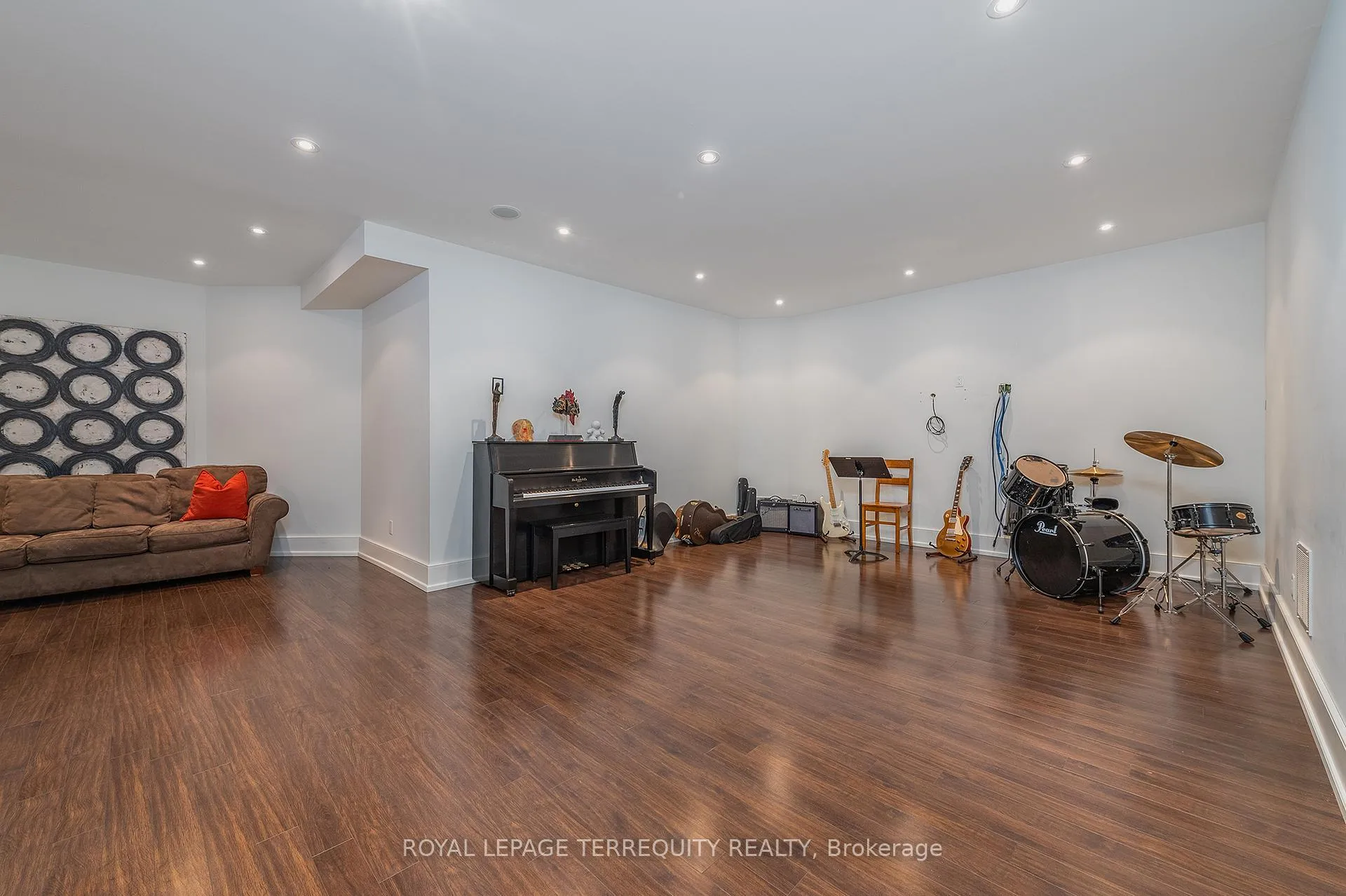 Photo 38 of 72 Eagle Road, Etobicoke, Stonegate-Queensway — HOMEH