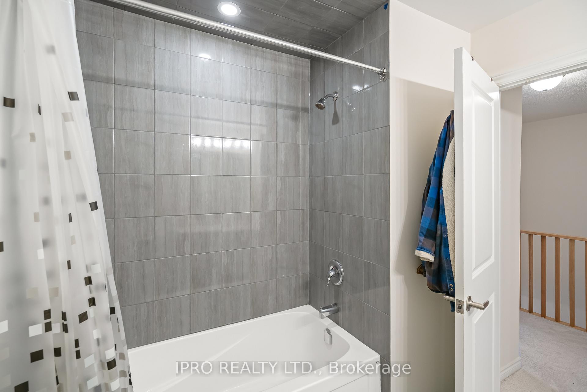 Photo 10 of 5 Sapphire Way, Thorold, Rolling Meadows — HOMEH
