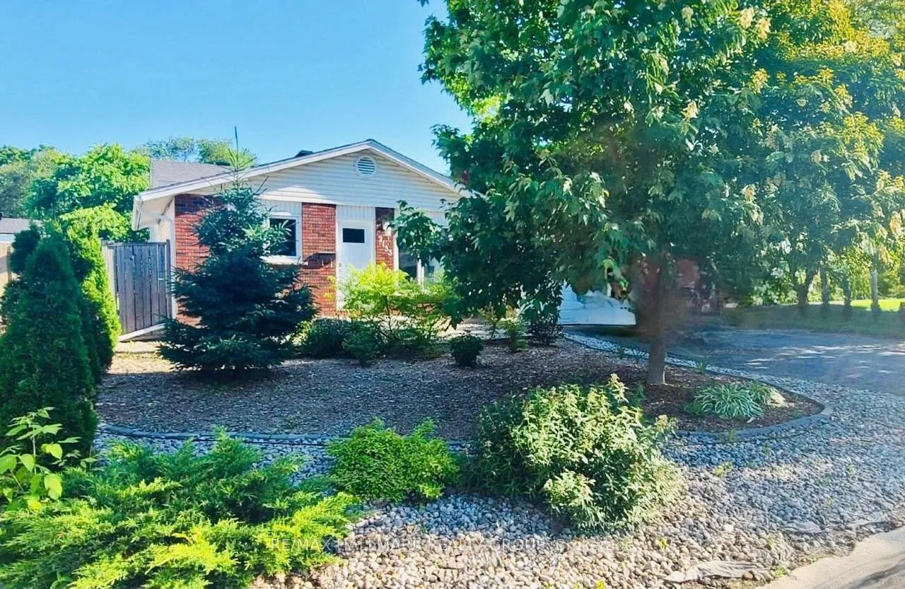 Photo 3 of 2155 Monson Crescent, Ottawa, Beacon Hill North — HOMEH