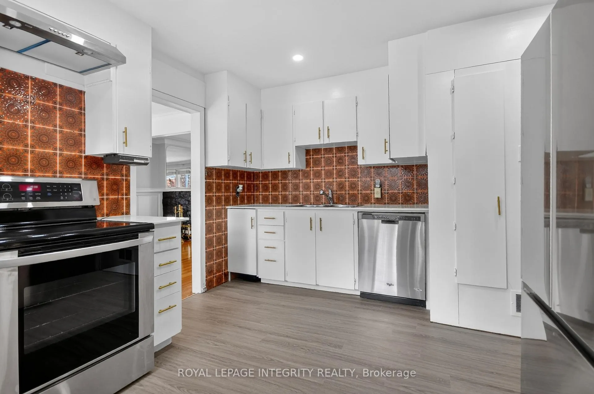 Photo 37 of 230 Smyth Road, Ottawa, Alta Vista/Faircrest Heights — HOMEH