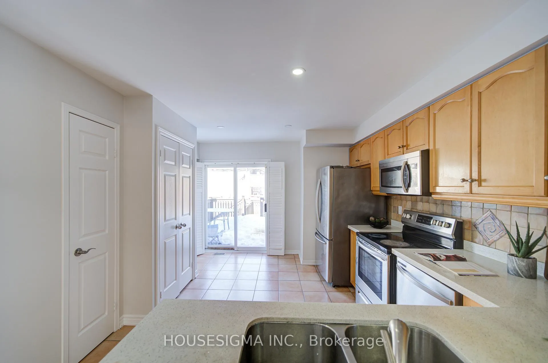 Photo 16 of 73 Brinkley Drive, Brampton, Snelgrove — HOMEH
