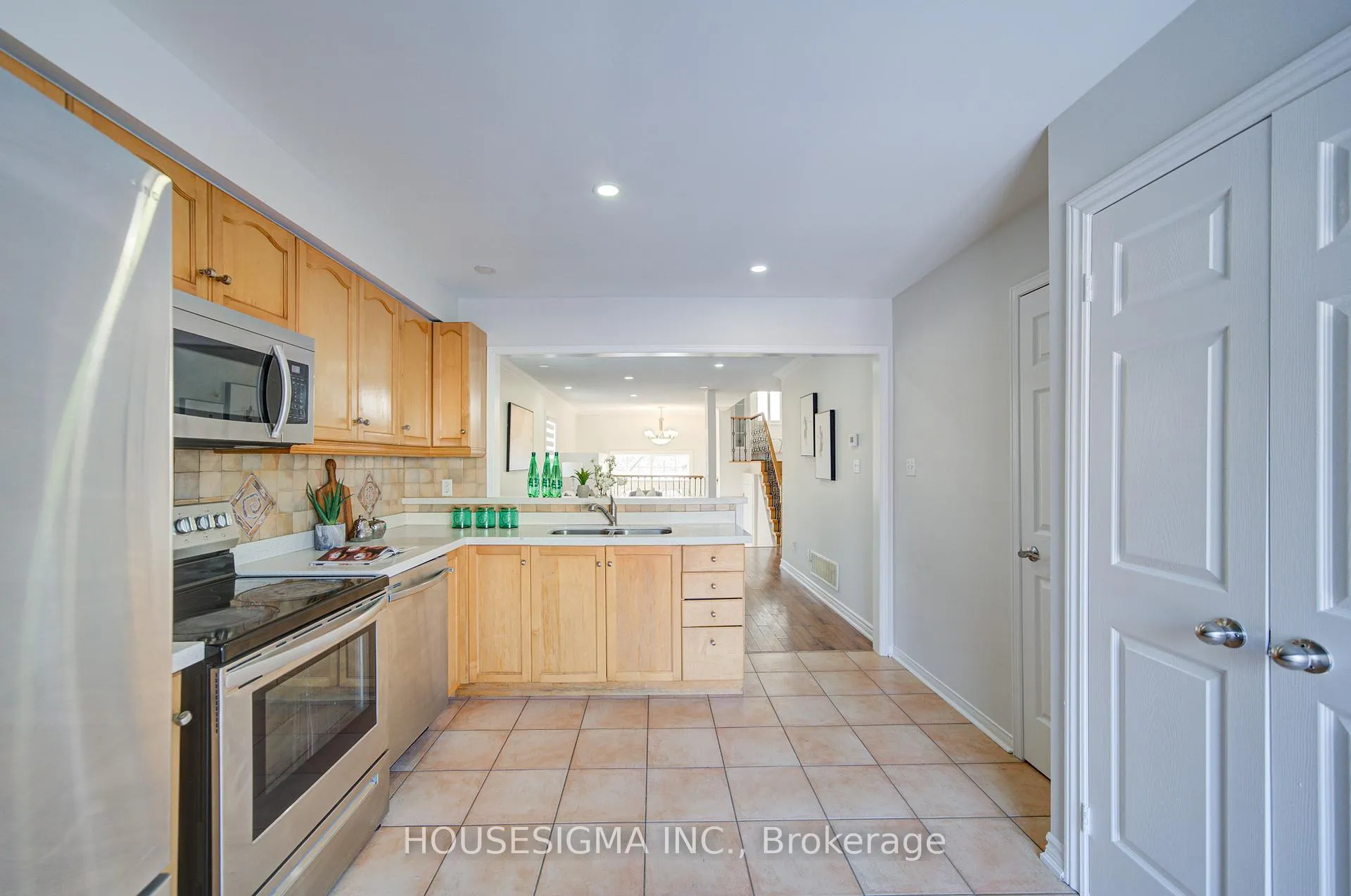 Photo 20 of 73 Brinkley Drive, Brampton, Snelgrove — HOMEH