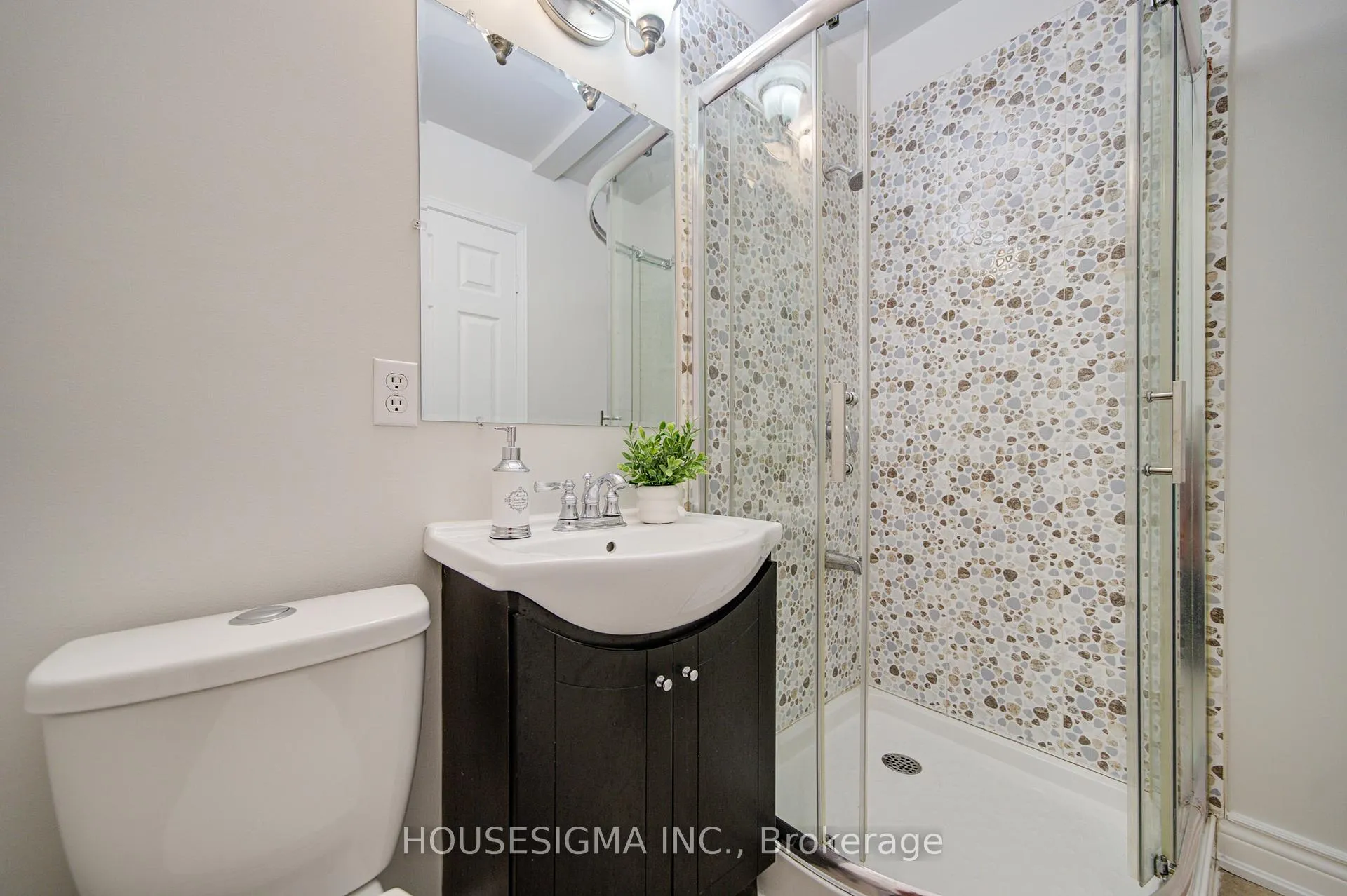 Photo 25 of 73 Brinkley Drive, Brampton, Snelgrove — HOMEH