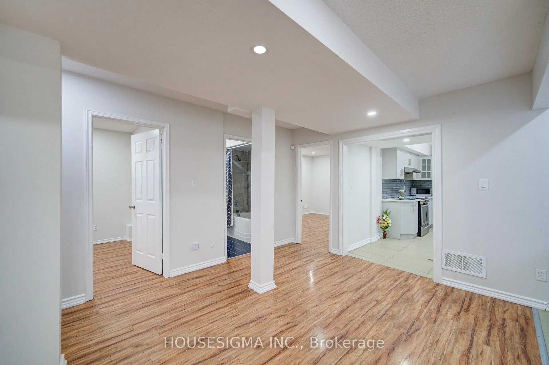 Photo 39 of 73 Brinkley Drive, Brampton, Snelgrove — HOMEH