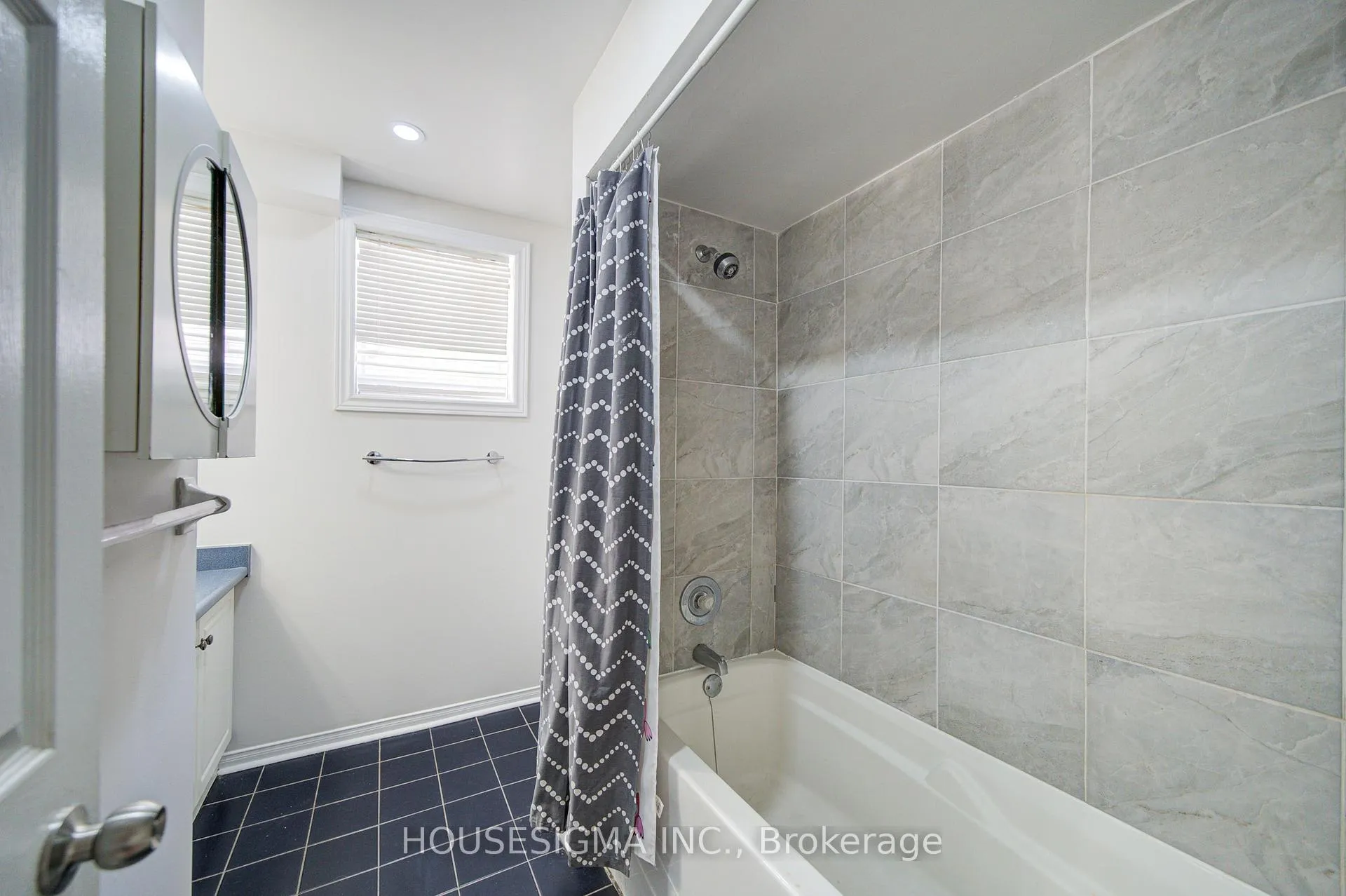 Photo 44 of 73 Brinkley Drive, Brampton, Snelgrove — HOMEH