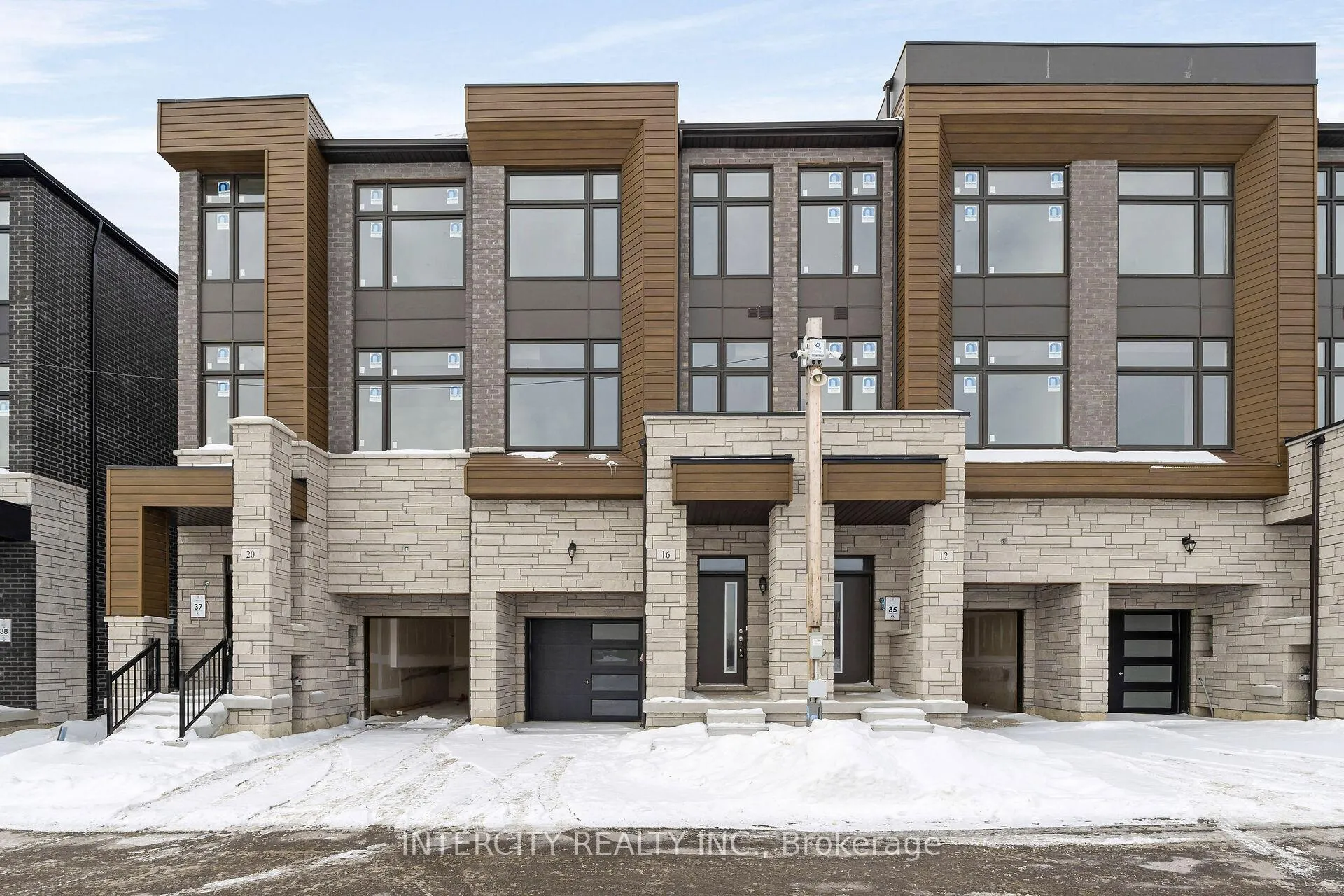 Photo 1 of 16 Radisson Street, Vaughan, Elder Mills — HOMEH