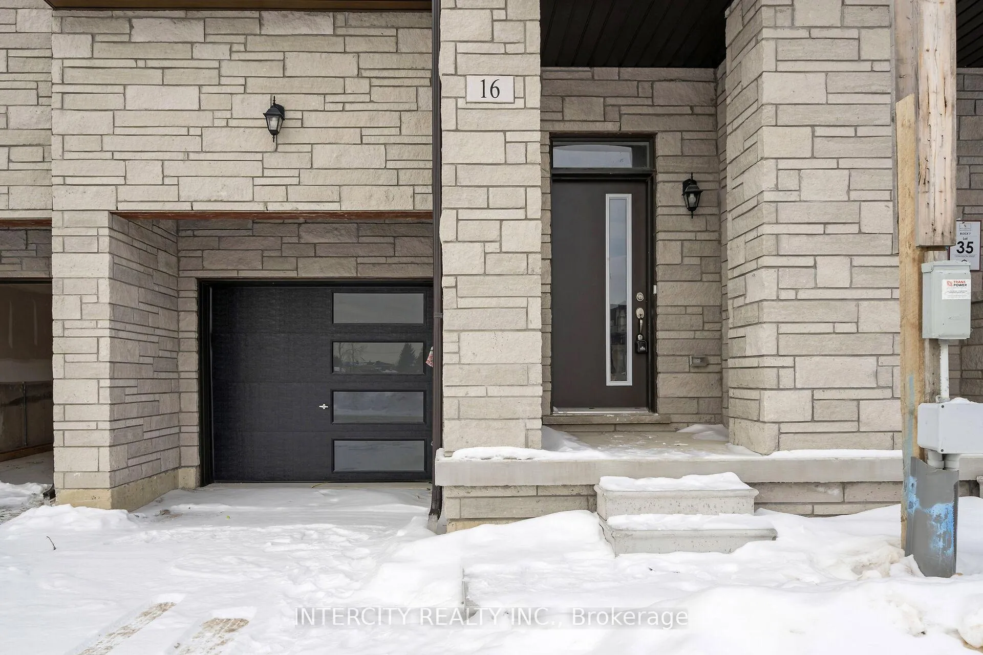 Photo 2 of 16 Radisson Street, Vaughan, Elder Mills — HOMEH