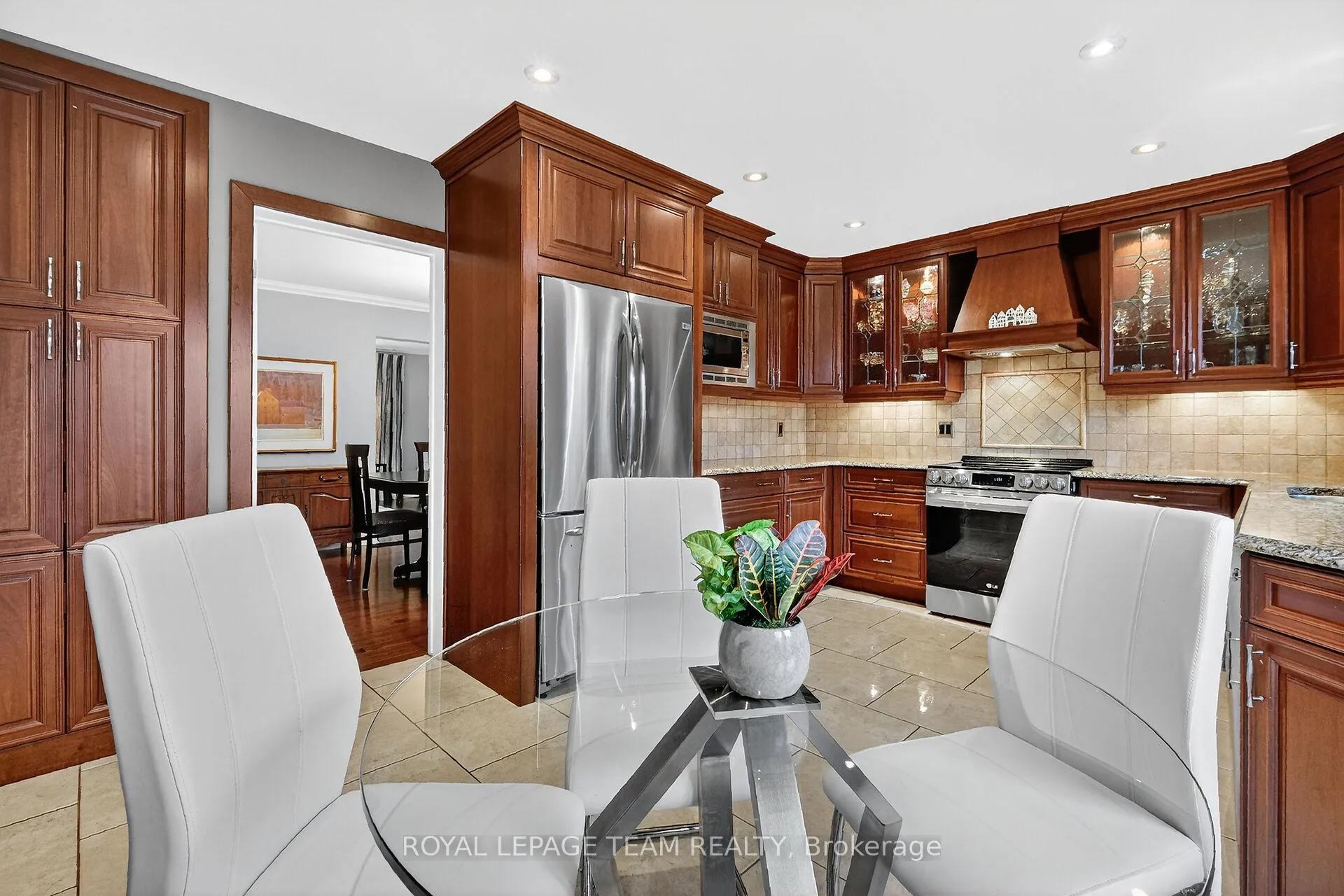 Photo 22 of 1768 Featherston Drive, Ottawa, Guildwood Estates - Urbandale Acres — HOMEH