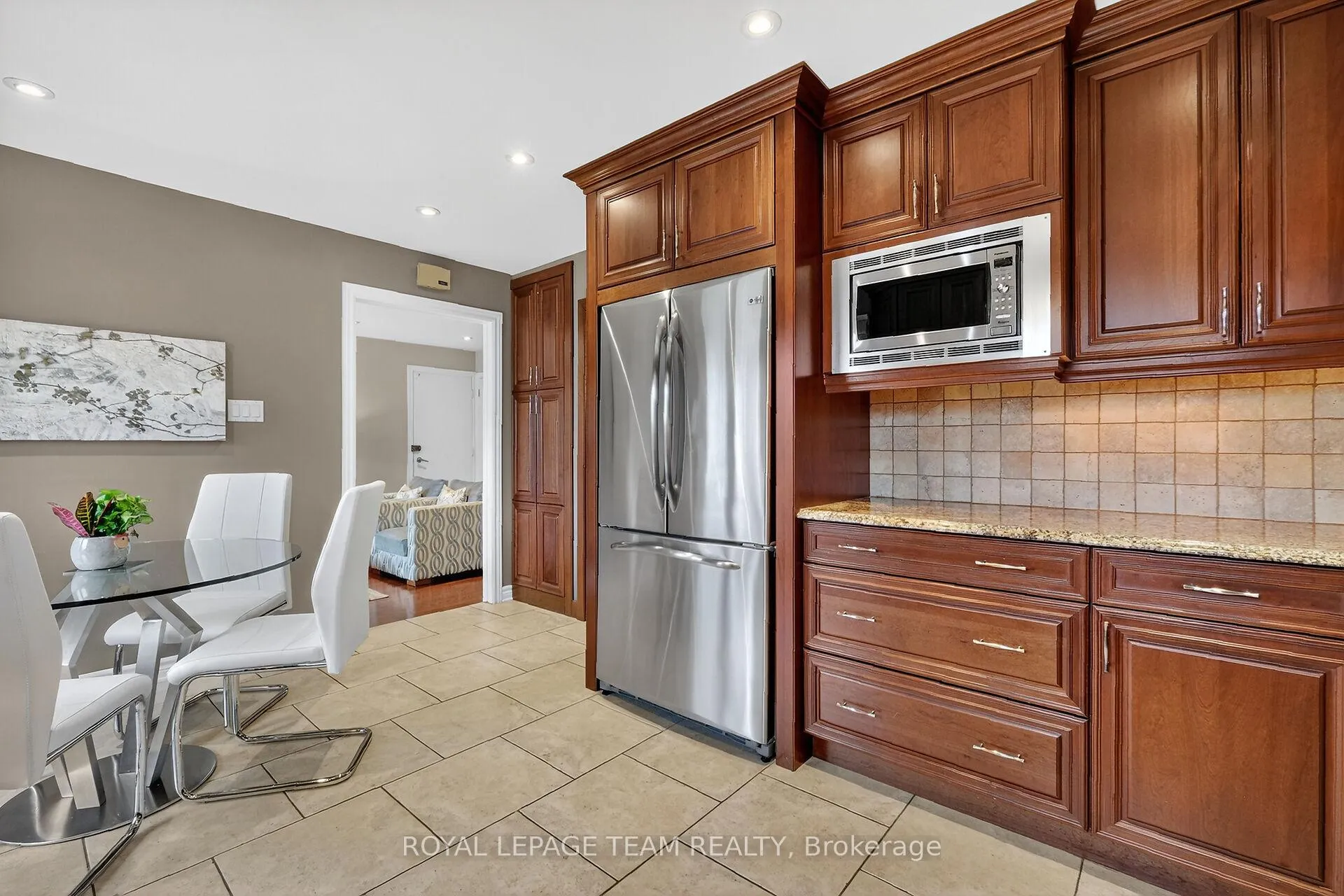 Photo 25 of 1768 Featherston Drive, Ottawa, Guildwood Estates - Urbandale Acres — HOMEH
