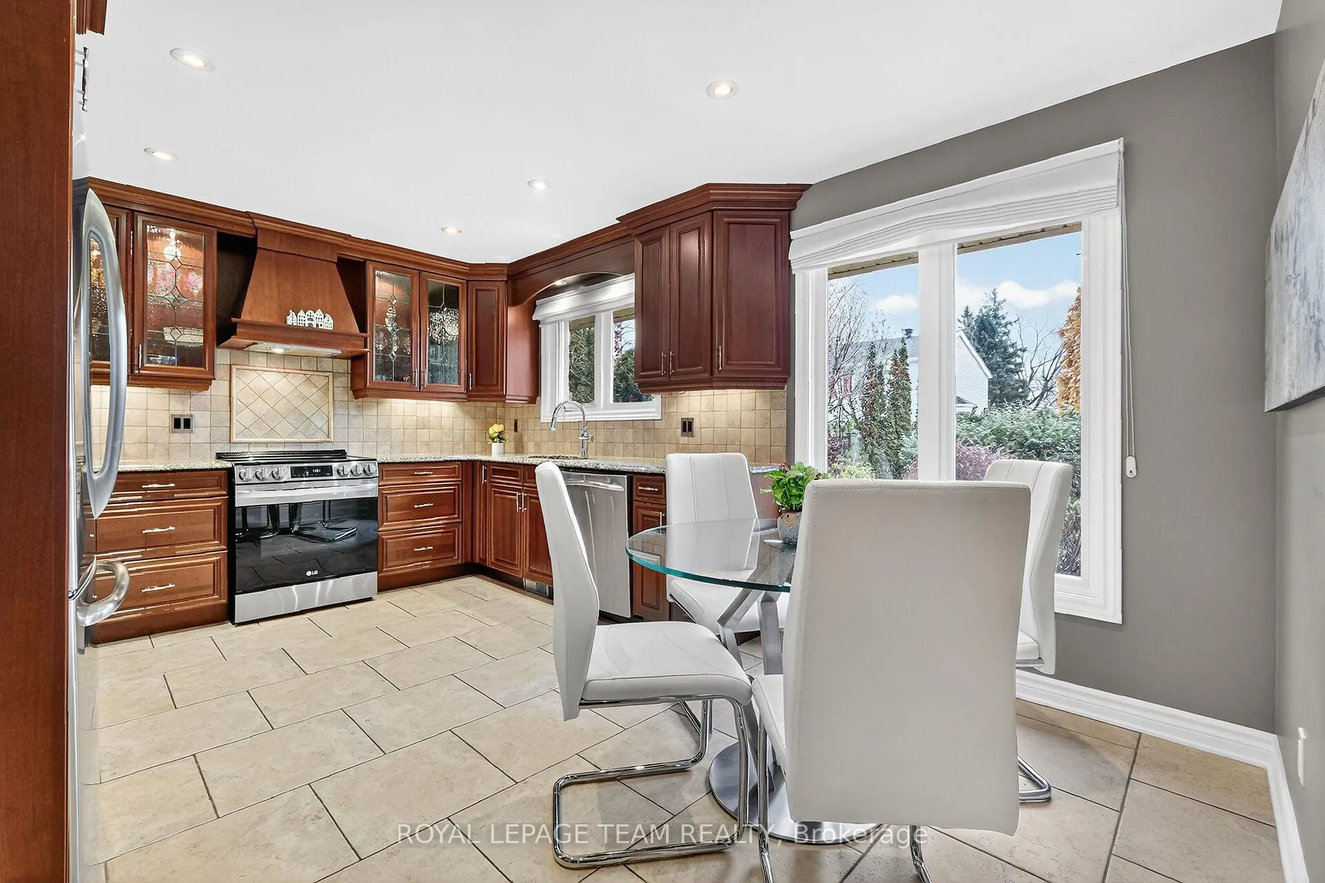 Photo 29 of 1768 Featherston Drive, Ottawa, Guildwood Estates - Urbandale Acres — HOMEH