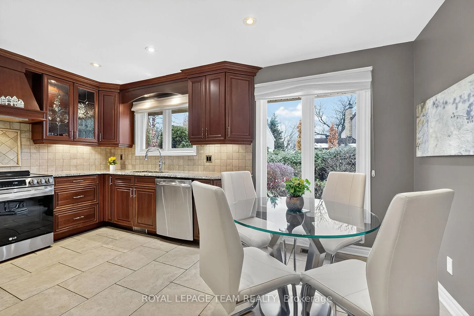 Photo 32 of 1768 Featherston Drive, Ottawa, Guildwood Estates - Urbandale Acres — HOMEH