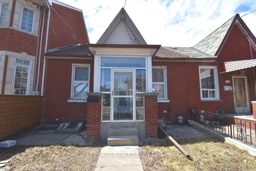 Photo 1 of Unit Main, 130 Denison Avenue, Toronto, Kensington-Chinatown — HOMEH
