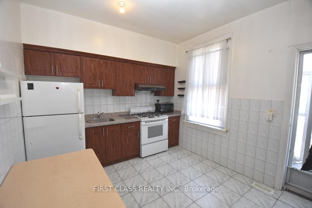 Photo 3 of Unit Main, 130 Denison Avenue, Toronto, Kensington-Chinatown — HOMEH