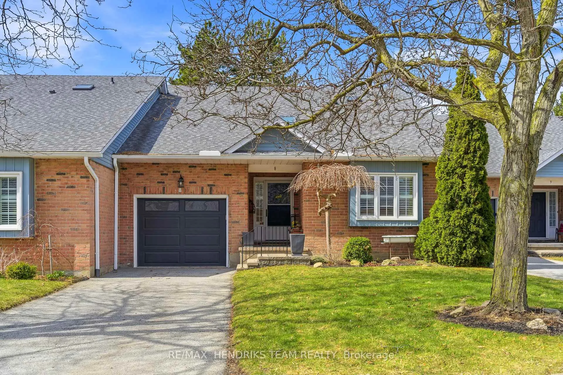 Photo 2 of Unit 8, 10 Elderwood Drive, St. Catharines, Grapeview — HOMEH