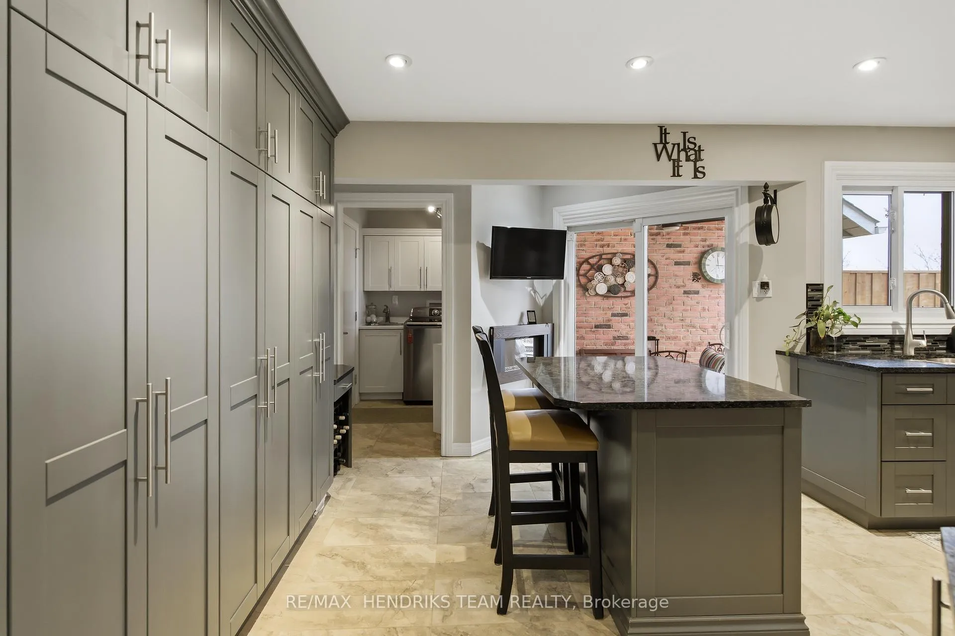 Photo 5 of Unit 8, 10 Elderwood Drive, St. Catharines, Grapeview — HOMEH