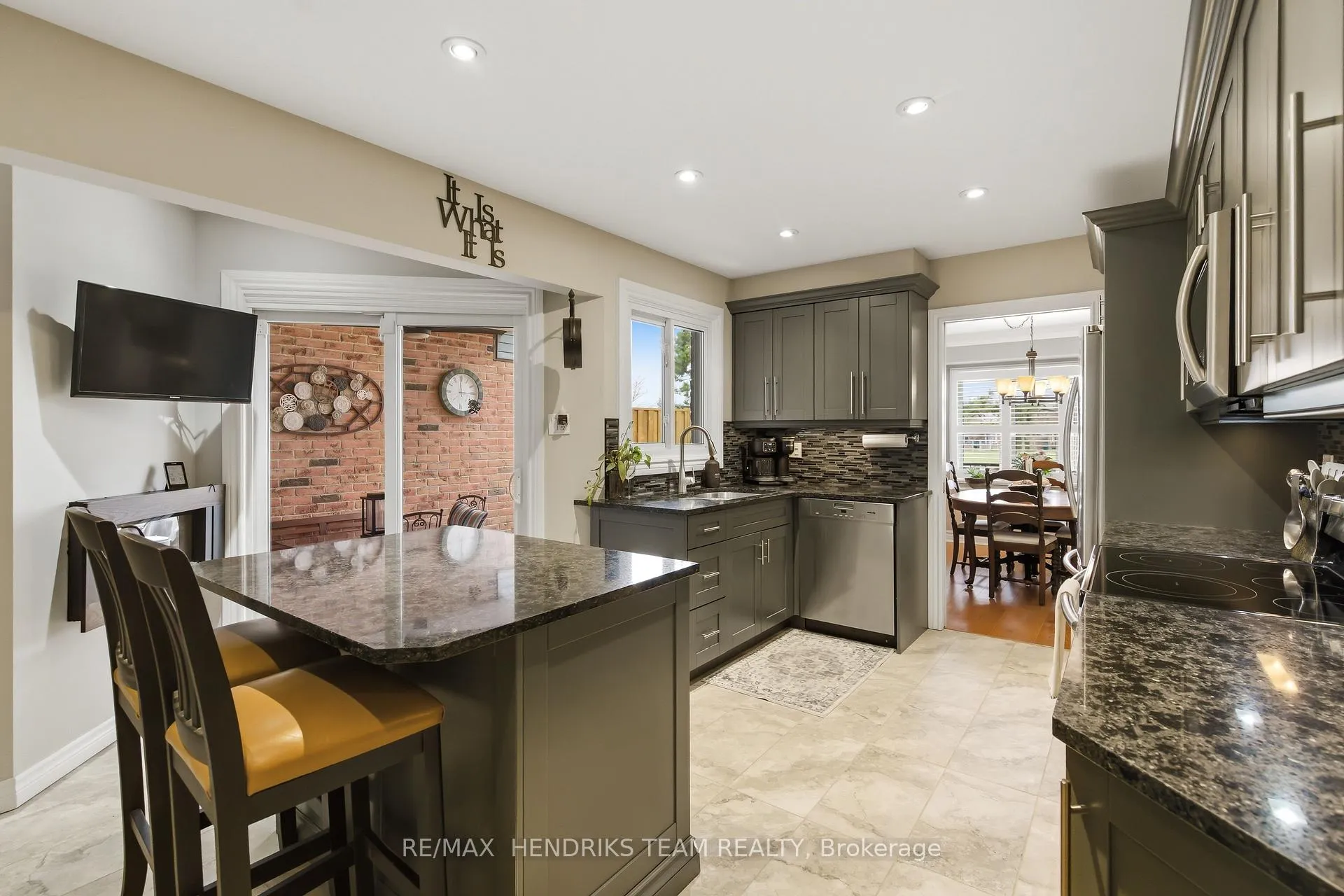 Photo 6 of Unit 8, 10 Elderwood Drive, St. Catharines, Grapeview — HOMEH
