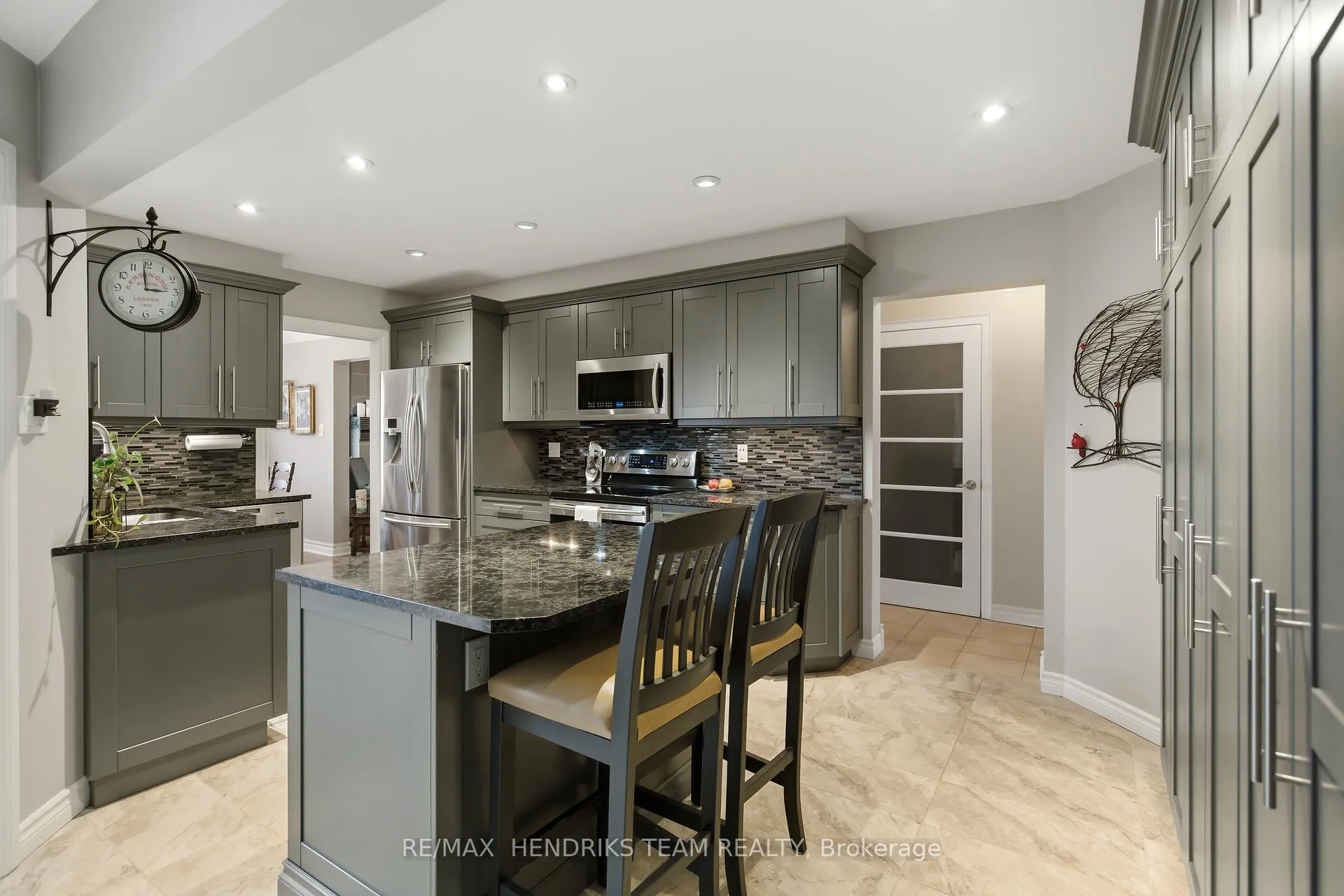 Photo 8 of Unit 8, 10 Elderwood Drive, St. Catharines, Grapeview — HOMEH