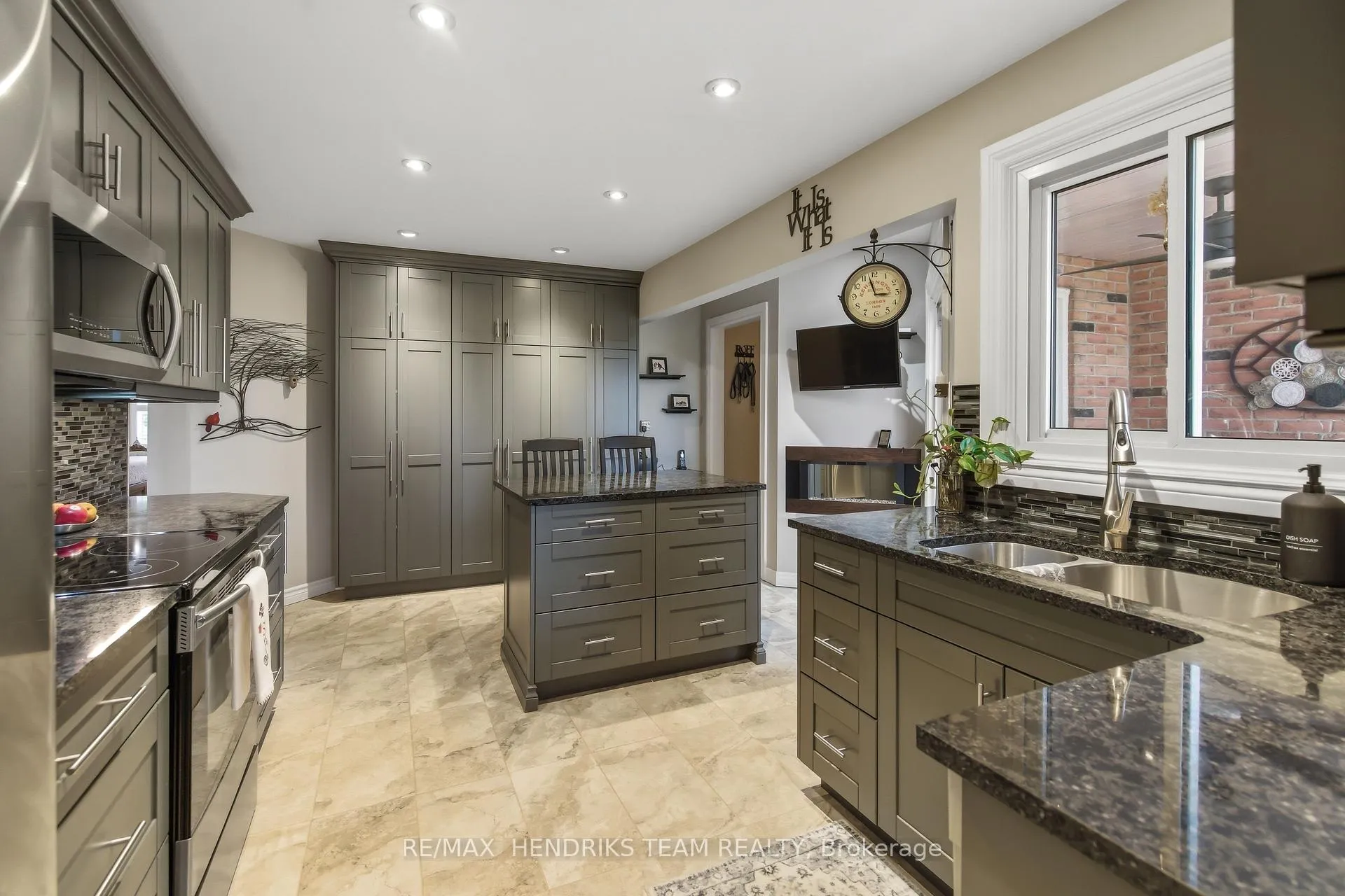 Photo 9 of Unit 8, 10 Elderwood Drive, St. Catharines, Grapeview — HOMEH