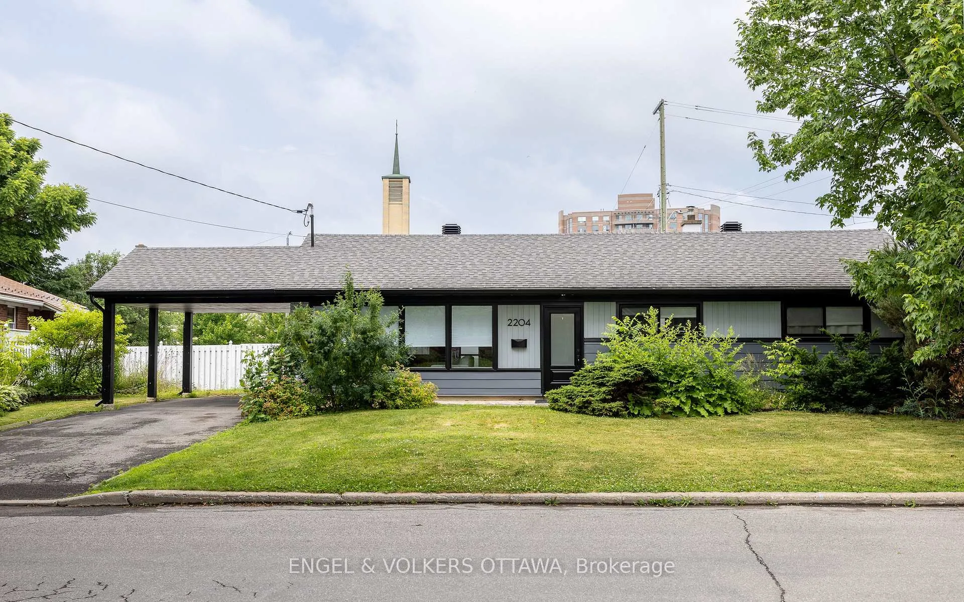 Front of 2204 Utah Street