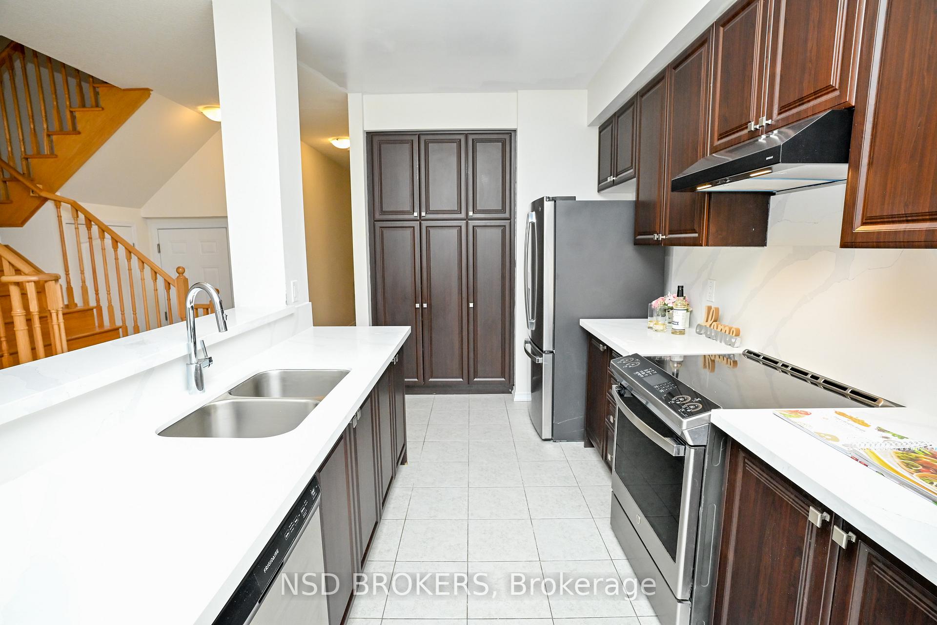 Photo 7 of 61 Esther Crescent, Thorold, Hurricane/Merrittville — HOMEH