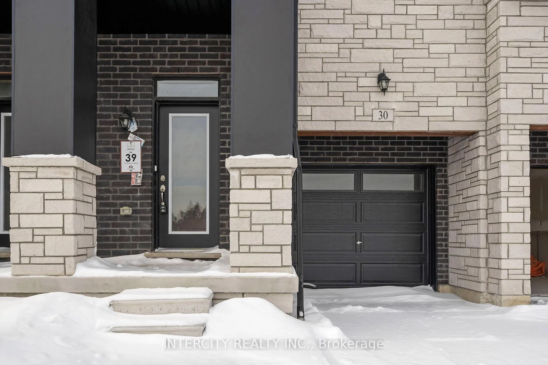 Photo 2 of 30 Radisson Street, Vaughan, Elder Mills — HOMEH