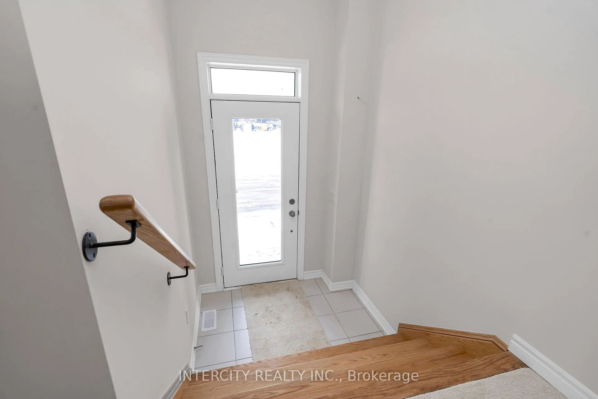 Photo 3 of 30 Radisson Street, Vaughan, Elder Mills — HOMEH