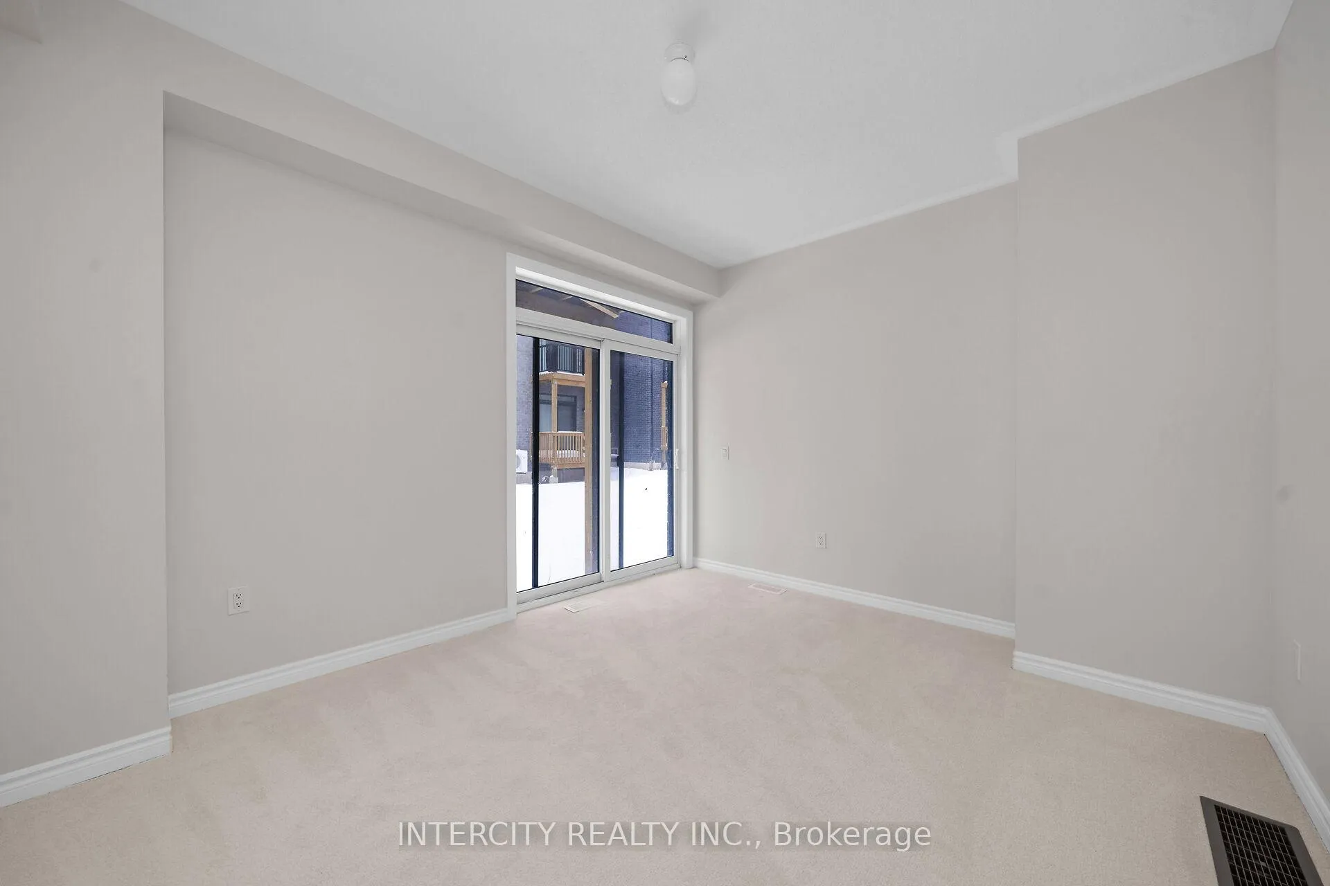 Photo 5 of 30 Radisson Street, Vaughan, Elder Mills — HOMEH
