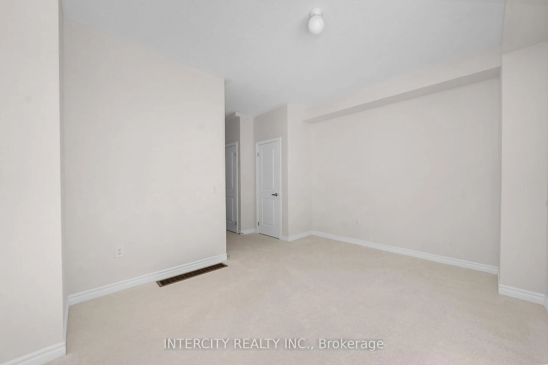 Photo 7 of 30 Radisson Street, Vaughan, Elder Mills — HOMEH