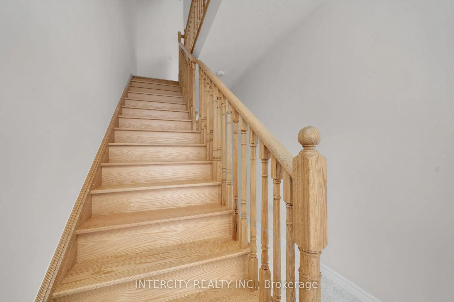 Photo 8 of 30 Radisson Street, Vaughan, Elder Mills — HOMEH