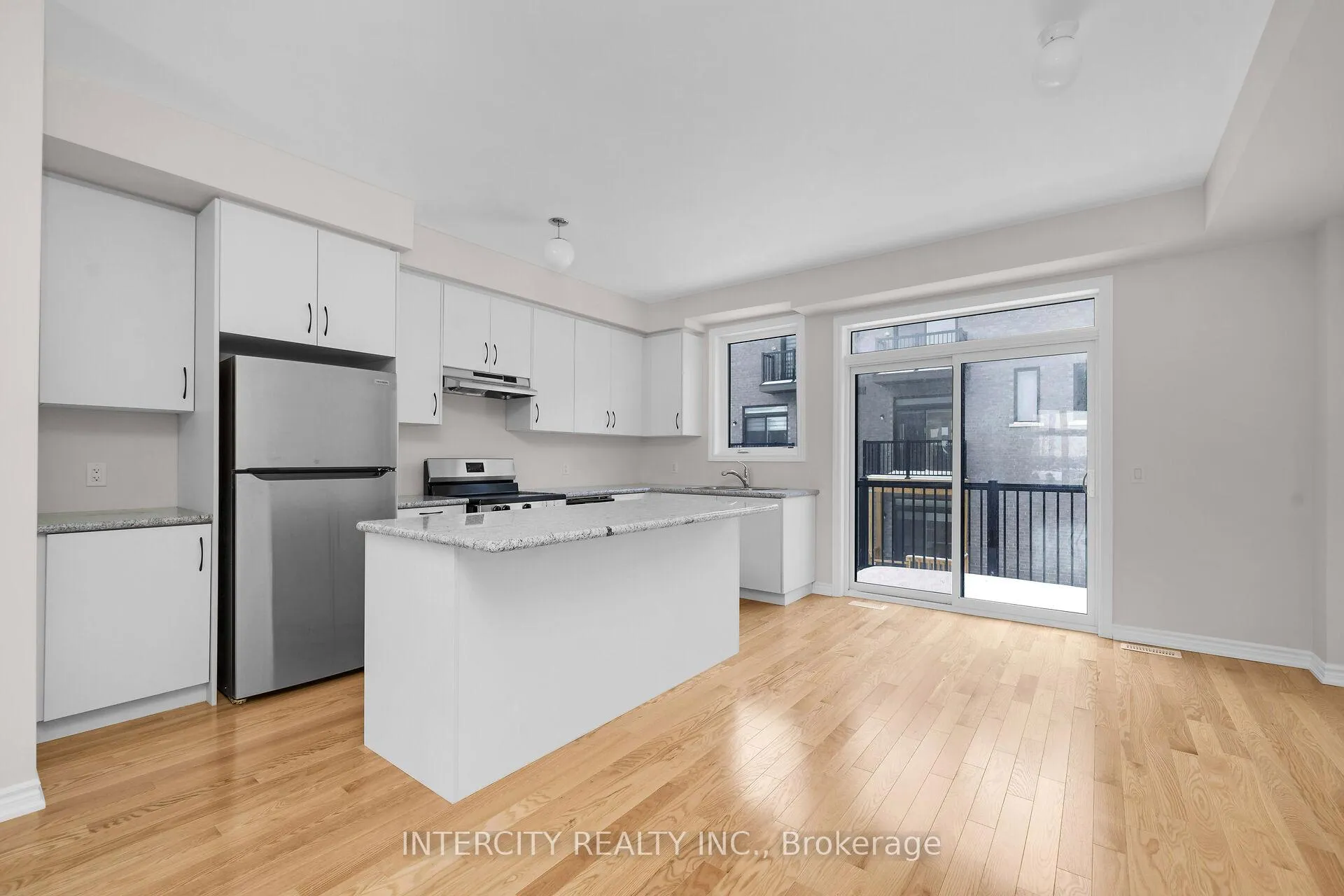 Photo 9 of 30 Radisson Street, Vaughan, Elder Mills — HOMEH