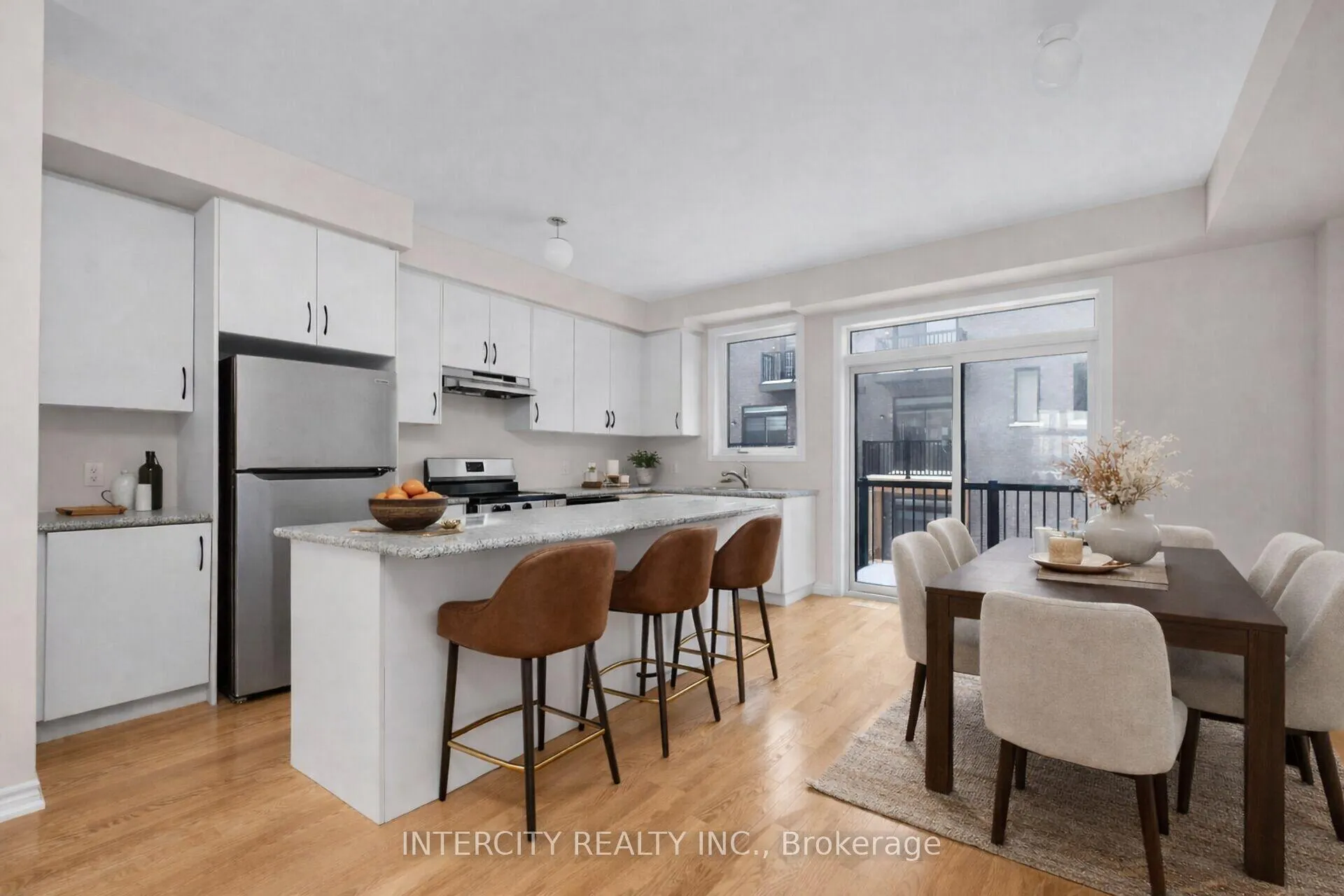 Photo 10 of 30 Radisson Street, Vaughan, Elder Mills — HOMEH