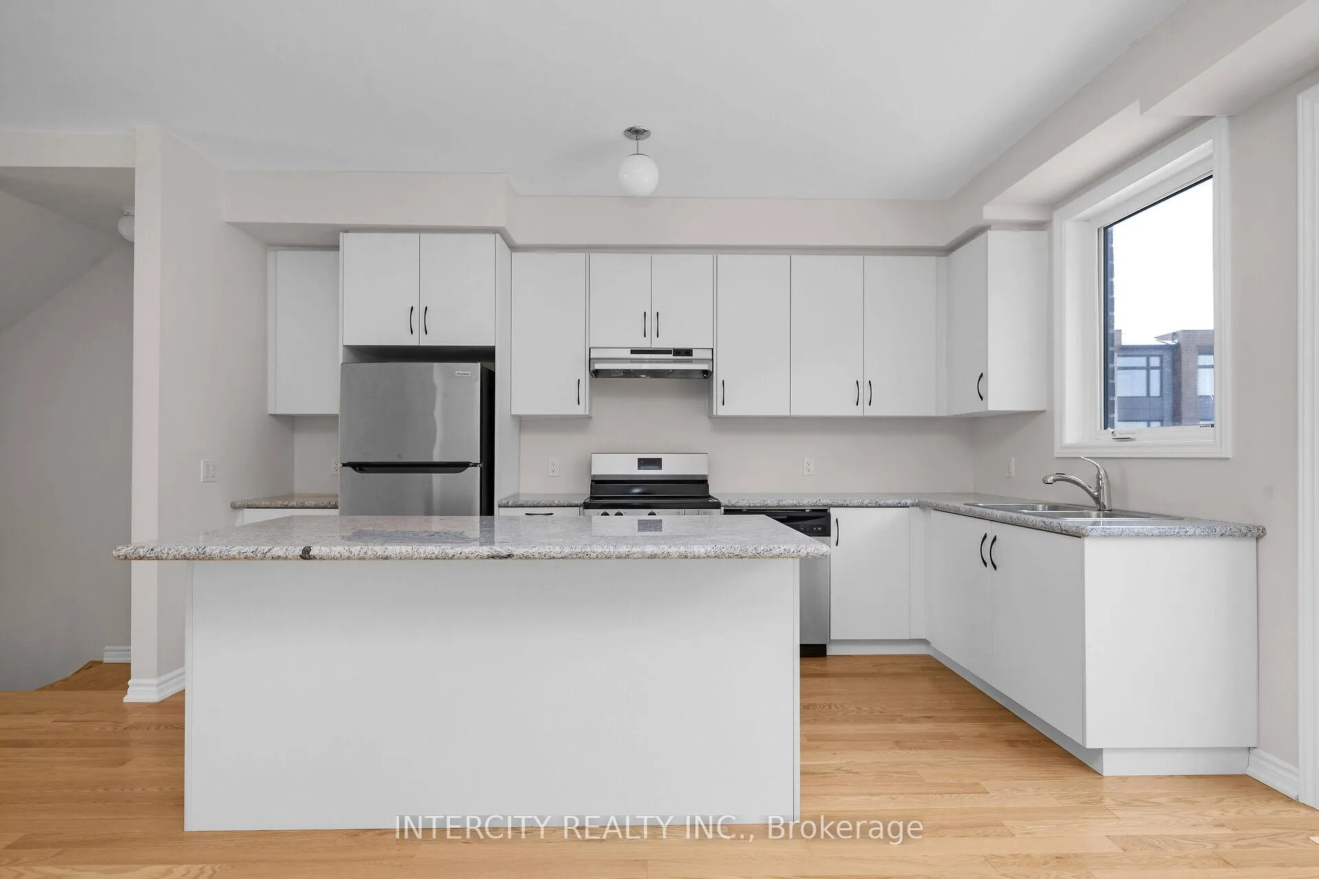 Photo 11 of 30 Radisson Street, Vaughan, Elder Mills — HOMEH