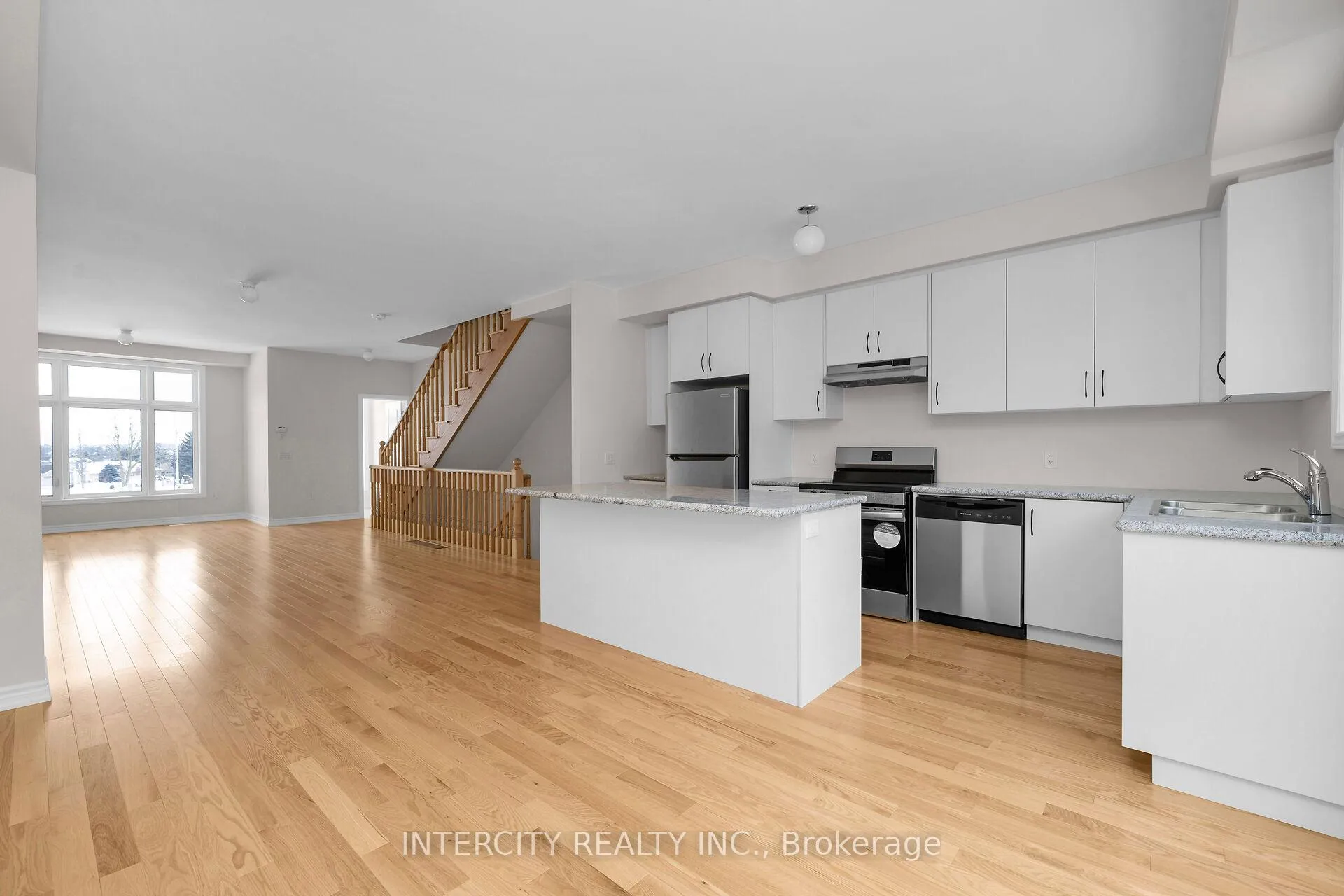 Photo 12 of 30 Radisson Street, Vaughan, Elder Mills — HOMEH