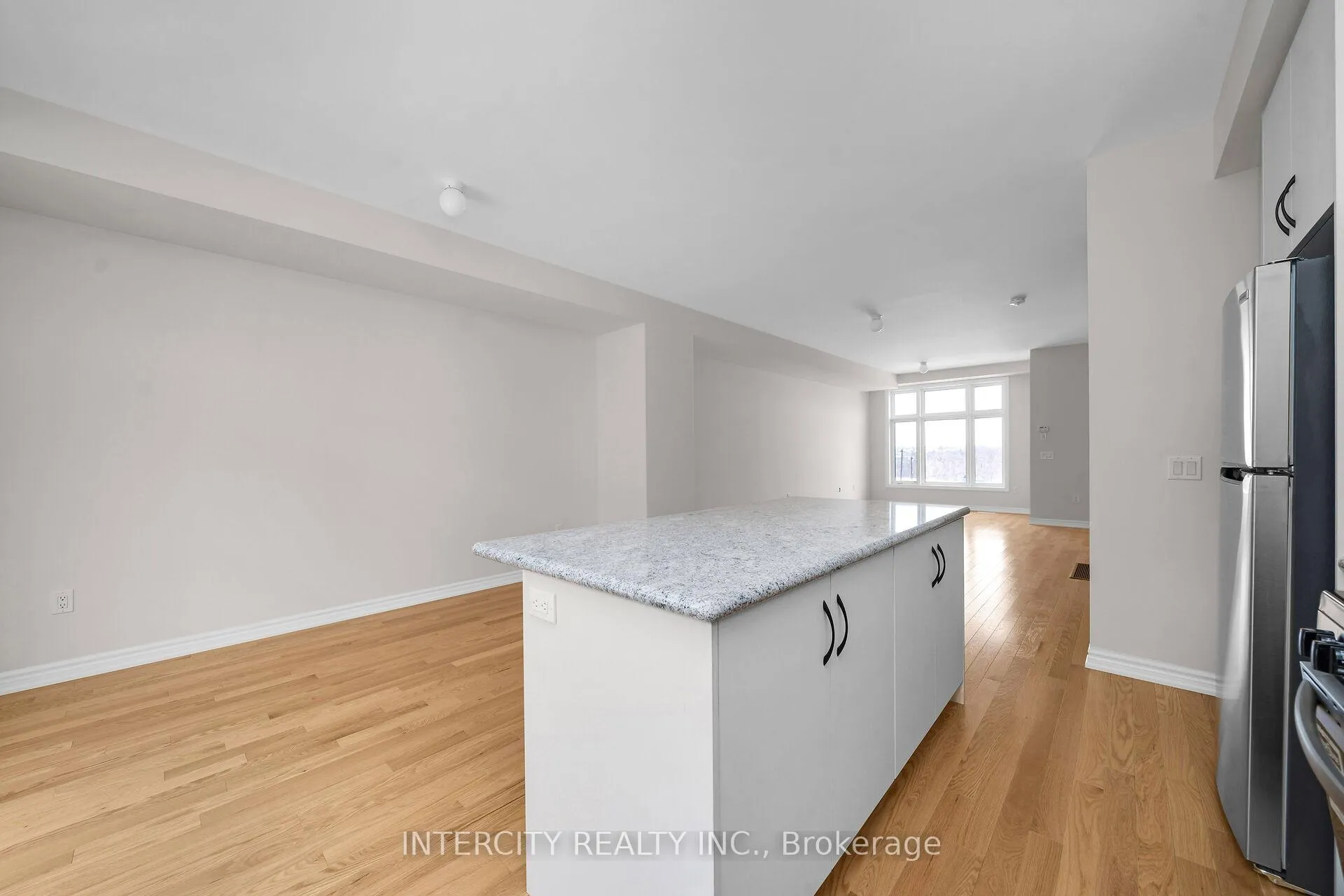 Photo 13 of 30 Radisson Street, Vaughan, Elder Mills — HOMEH