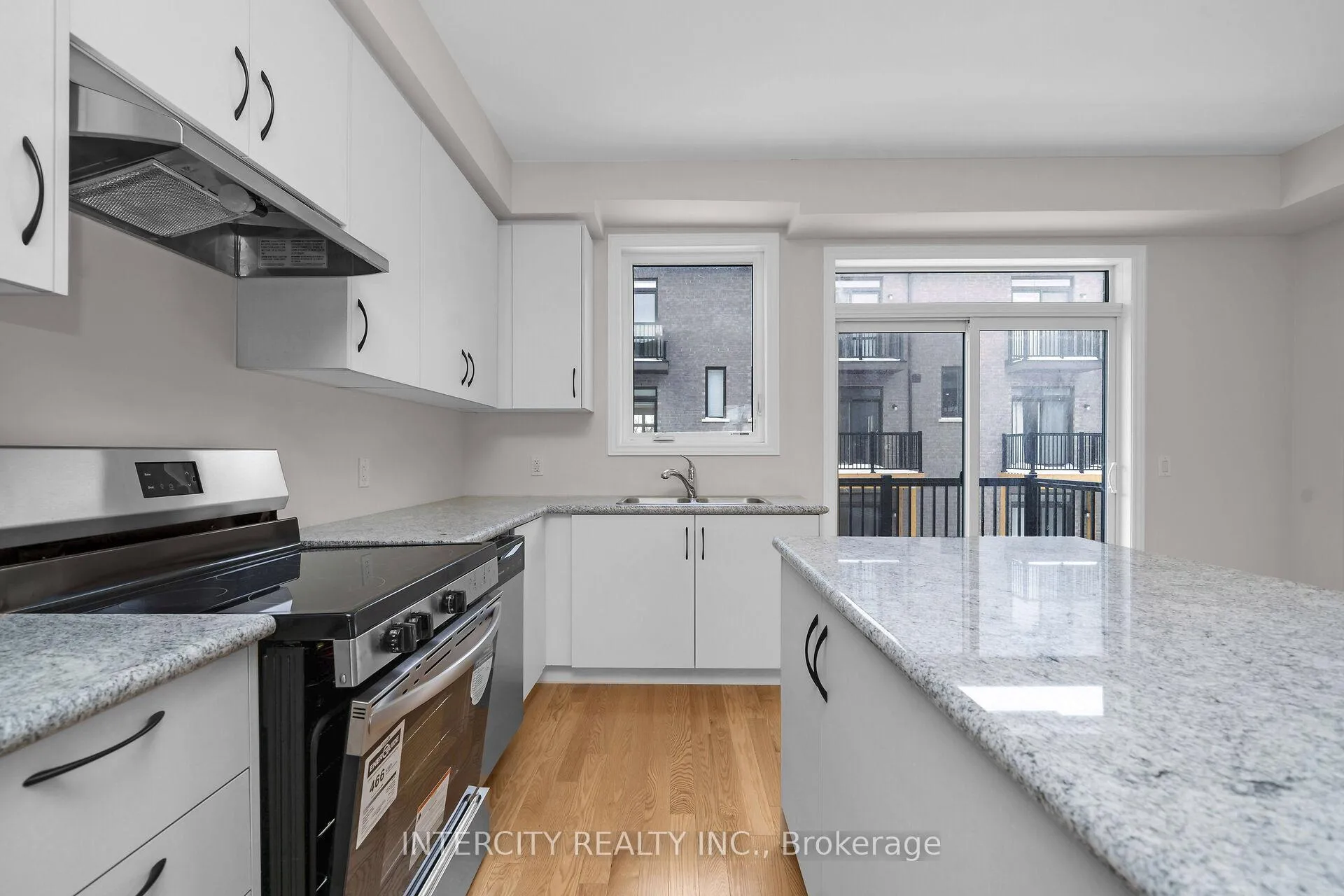 Photo 14 of 30 Radisson Street, Vaughan, Elder Mills — HOMEH