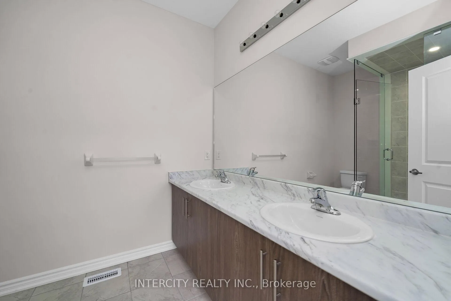 Photo 20 of 30 Radisson Street, Vaughan, Elder Mills — HOMEH